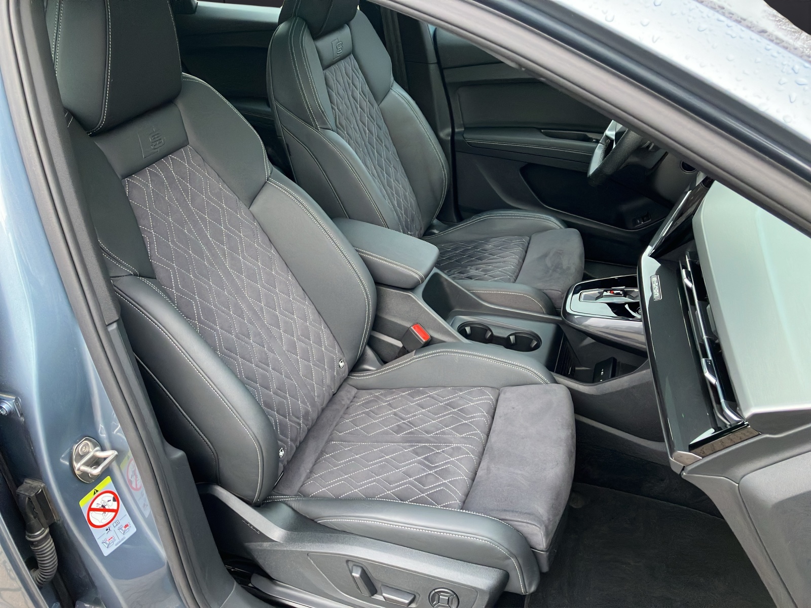 Fahrzeugabbildung Audi Q4 e-tron 50 e-tron quattro MATRIX PANO AHZV