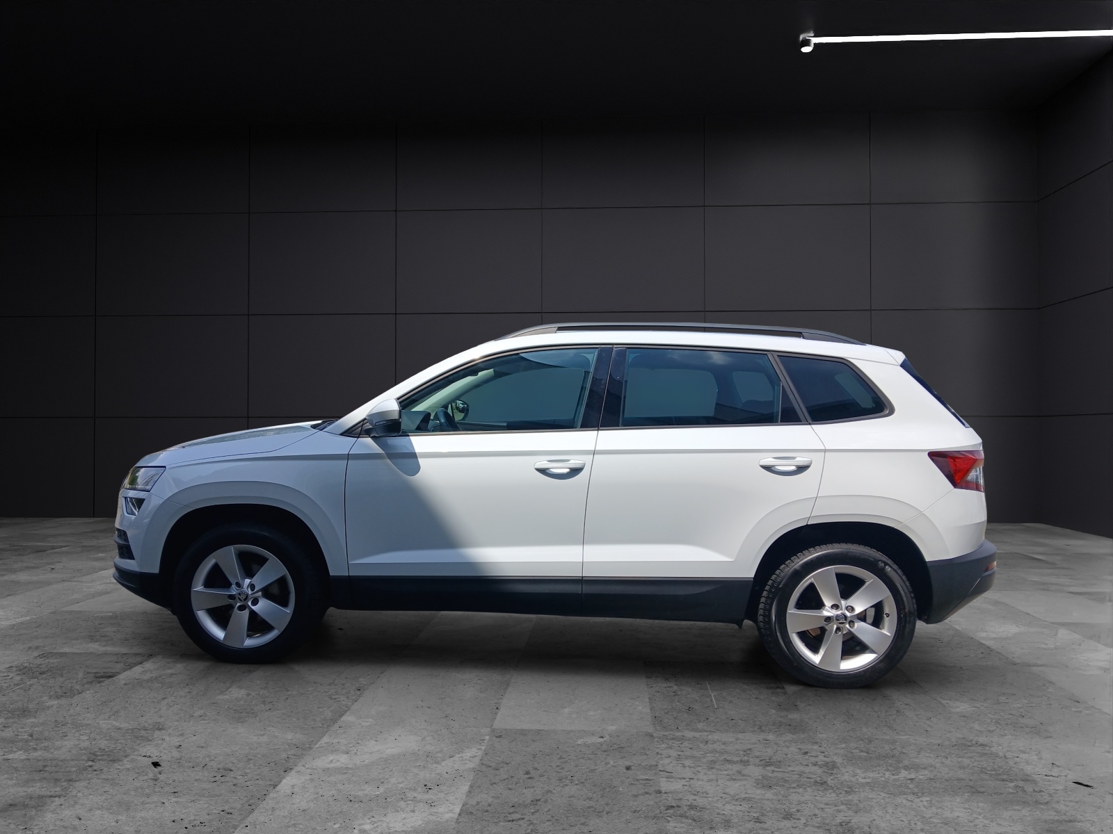 Fahrzeugabbildung SKODA Karoq TSI Ambition DSG LED Navi GRA PDC SH LM