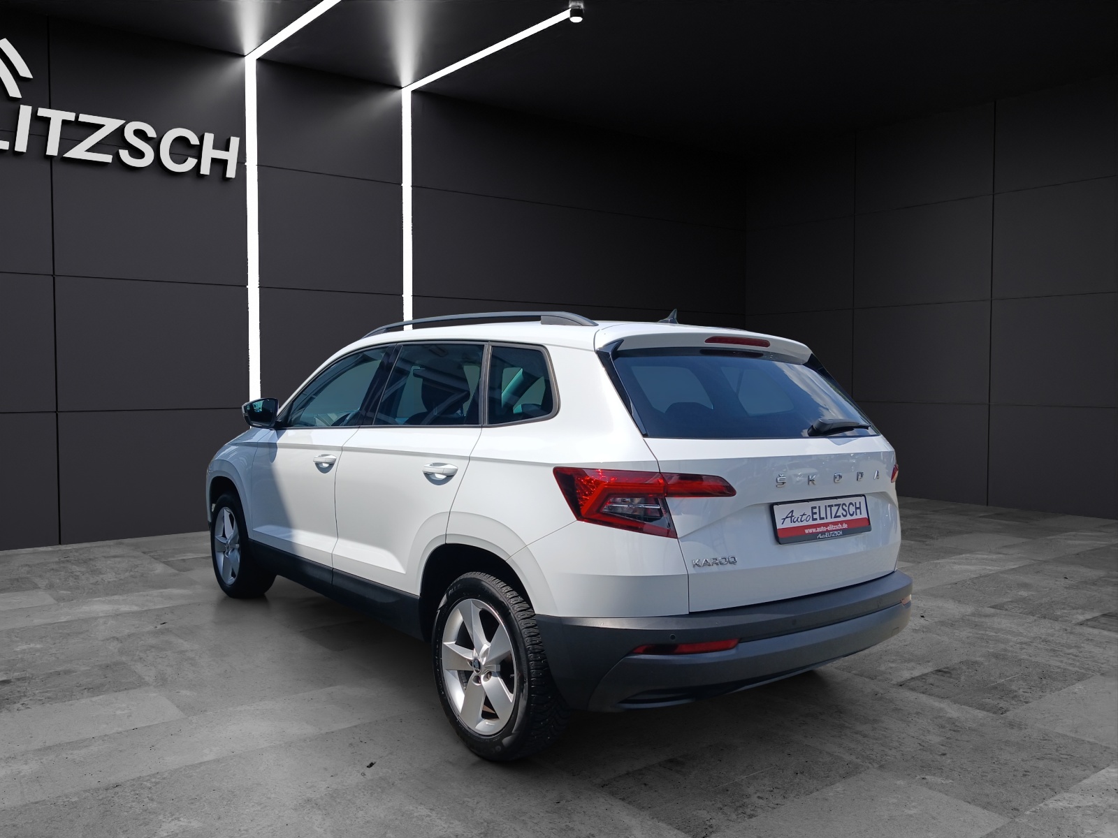 Fahrzeugabbildung SKODA Karoq TSI Ambition DSG LED Navi GRA PDC SH LM