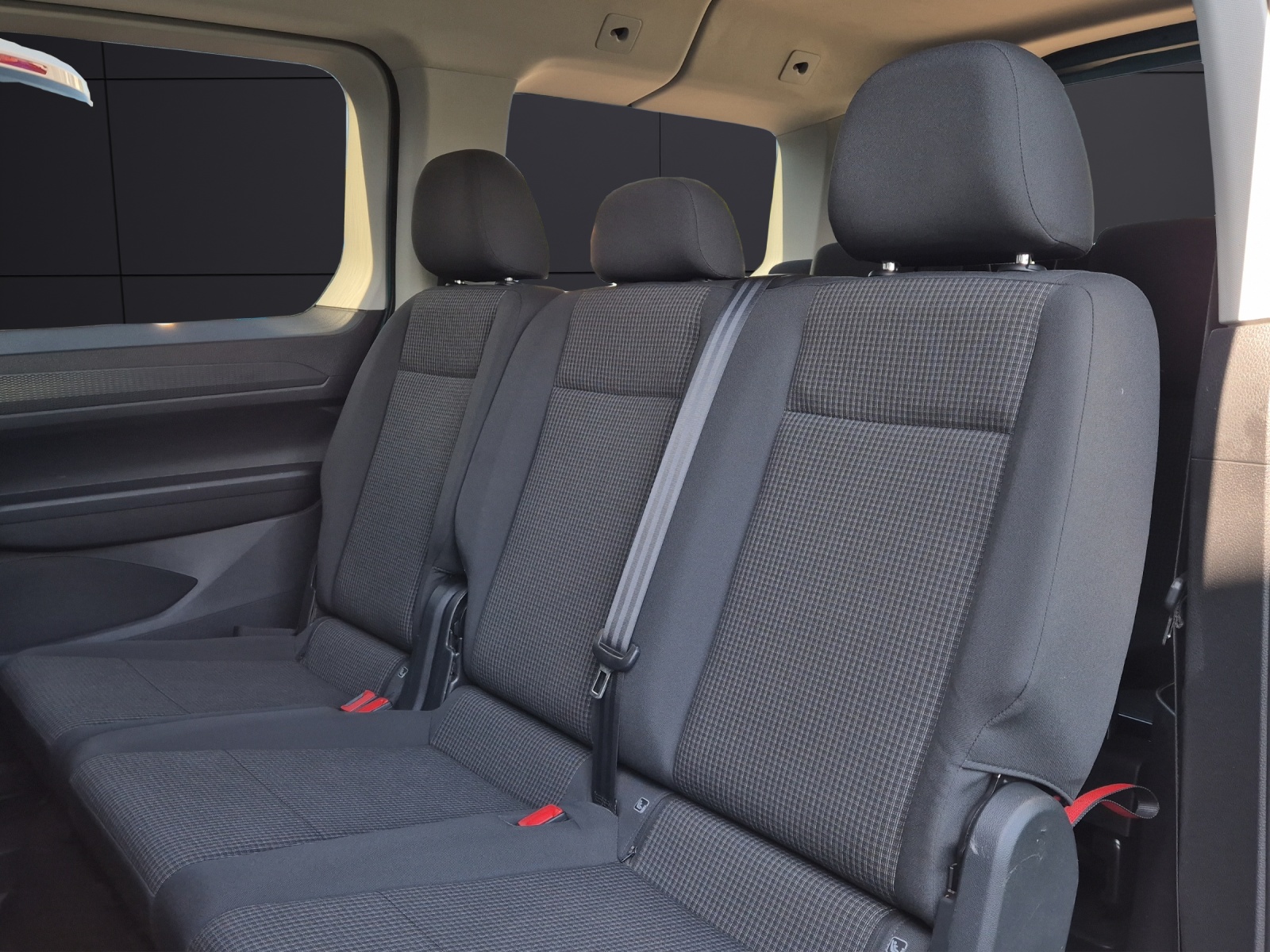 Fahrzeugabbildung Volkswagen Caddy Kombi TDI Maxi 4MOT AHZV LED AHK Klima GRA PDC