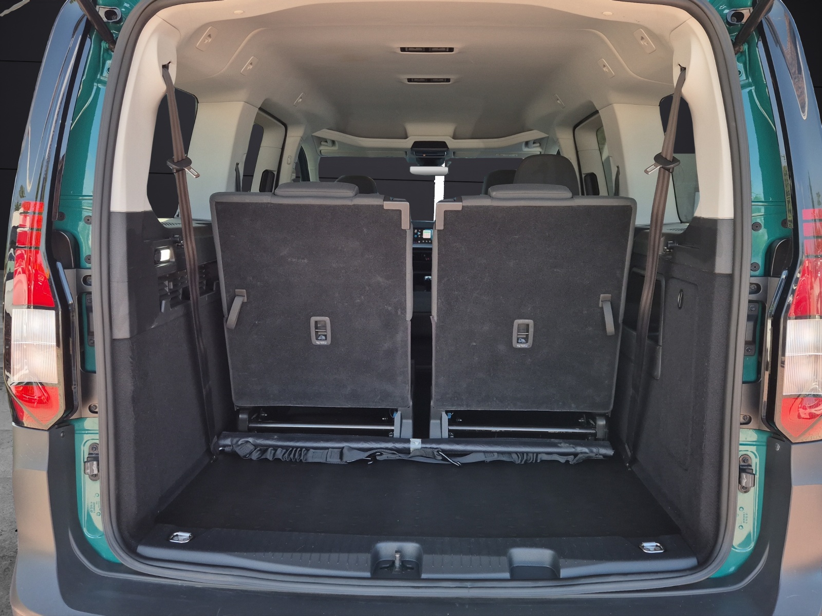 Fahrzeugabbildung Volkswagen Caddy Kombi TDI Maxi 4MOT AHZV LED AHK Klima GRA PDC
