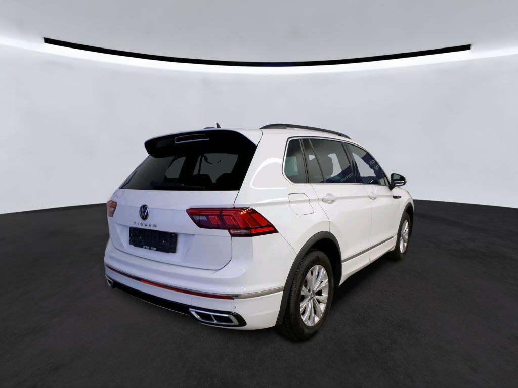 Fahrzeugabbildung Volkswagen Tiguan TSI R-Line DSG Standhzg. LED AHK Navi AID ACC RFK SH 19