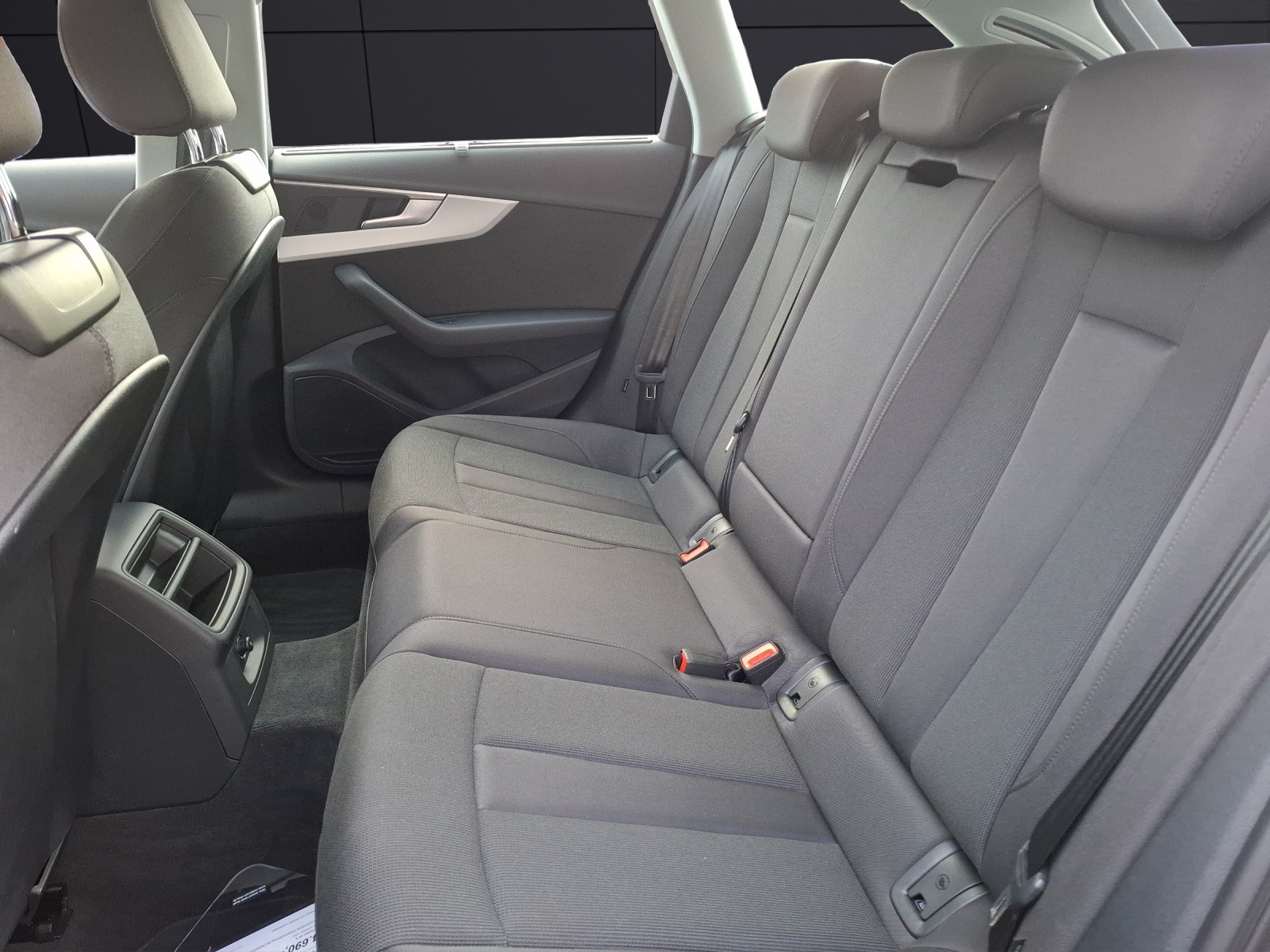 Fahrzeugabbildung Audi A4 Avant 35 TDI S-line S-tronic Matrix Navi ACC SH 18