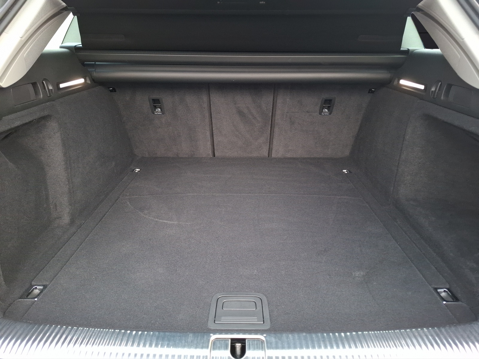 Fahrzeugabbildung Audi A4 Avant 35 TDI S-line S-tronic Matrix Navi ACC SH 18