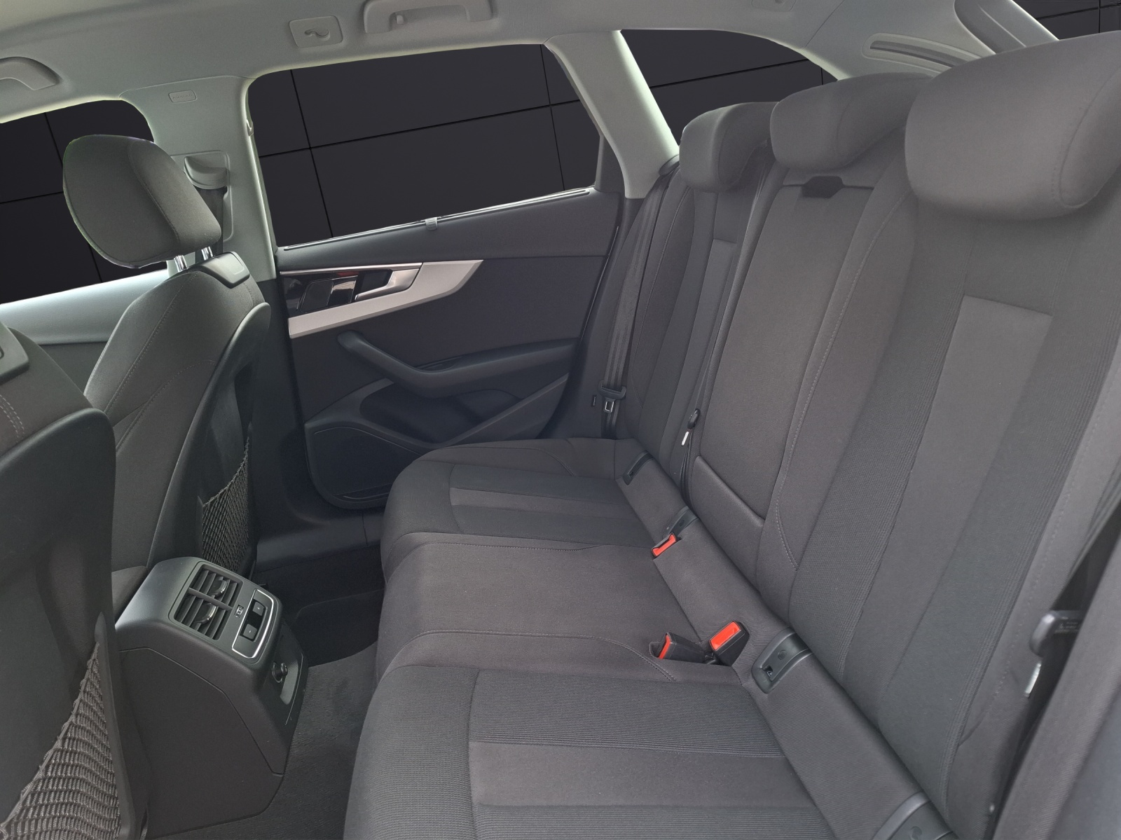 Fahrzeugabbildung Audi A4 Avant 40 TDI quattro S-tronic AHK Navi ACC PDC SH