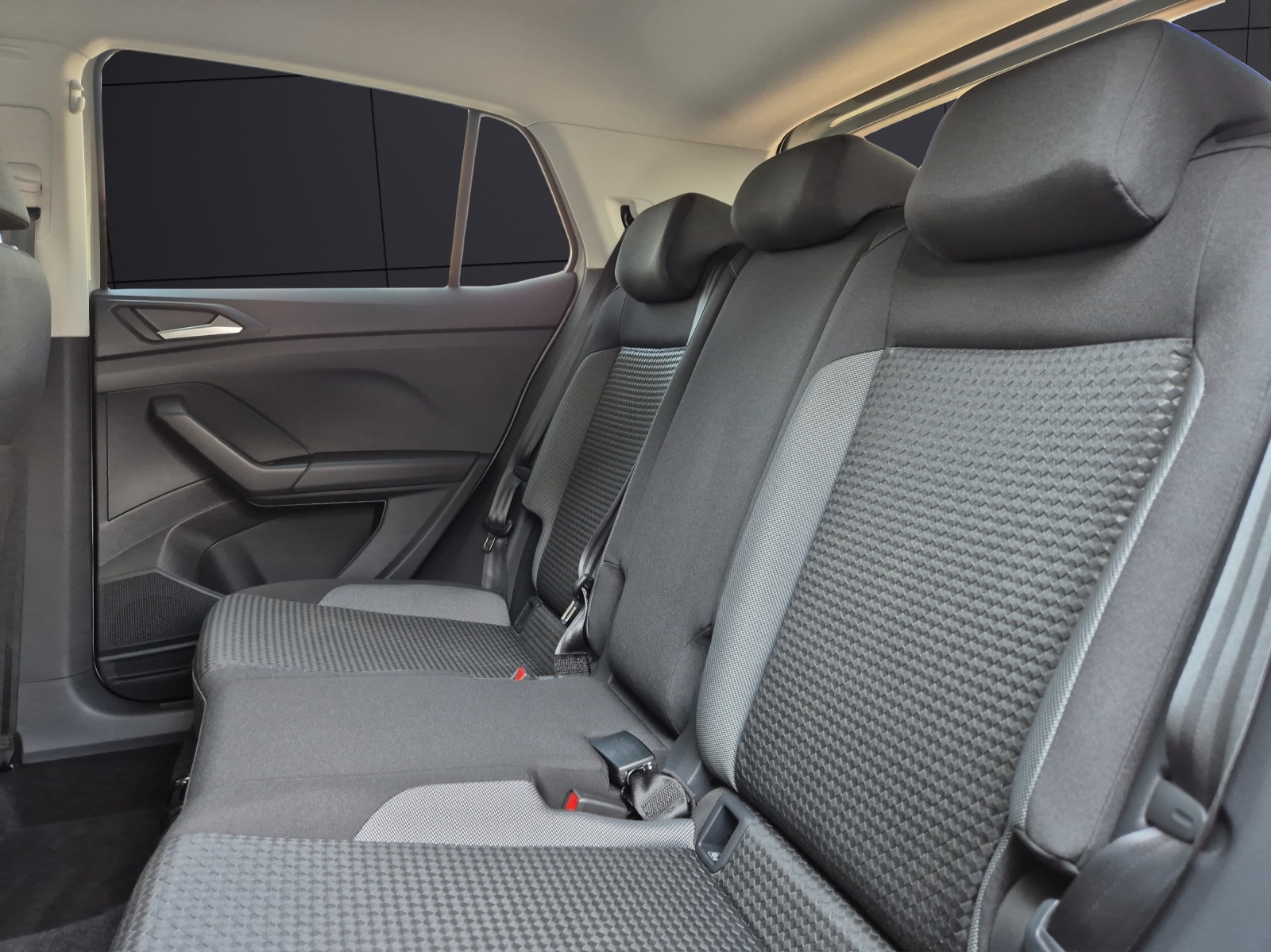 Fahrzeugabbildung Volkswagen T-Cross TSI Active Navi Climatronic Park-Assist SH LM
