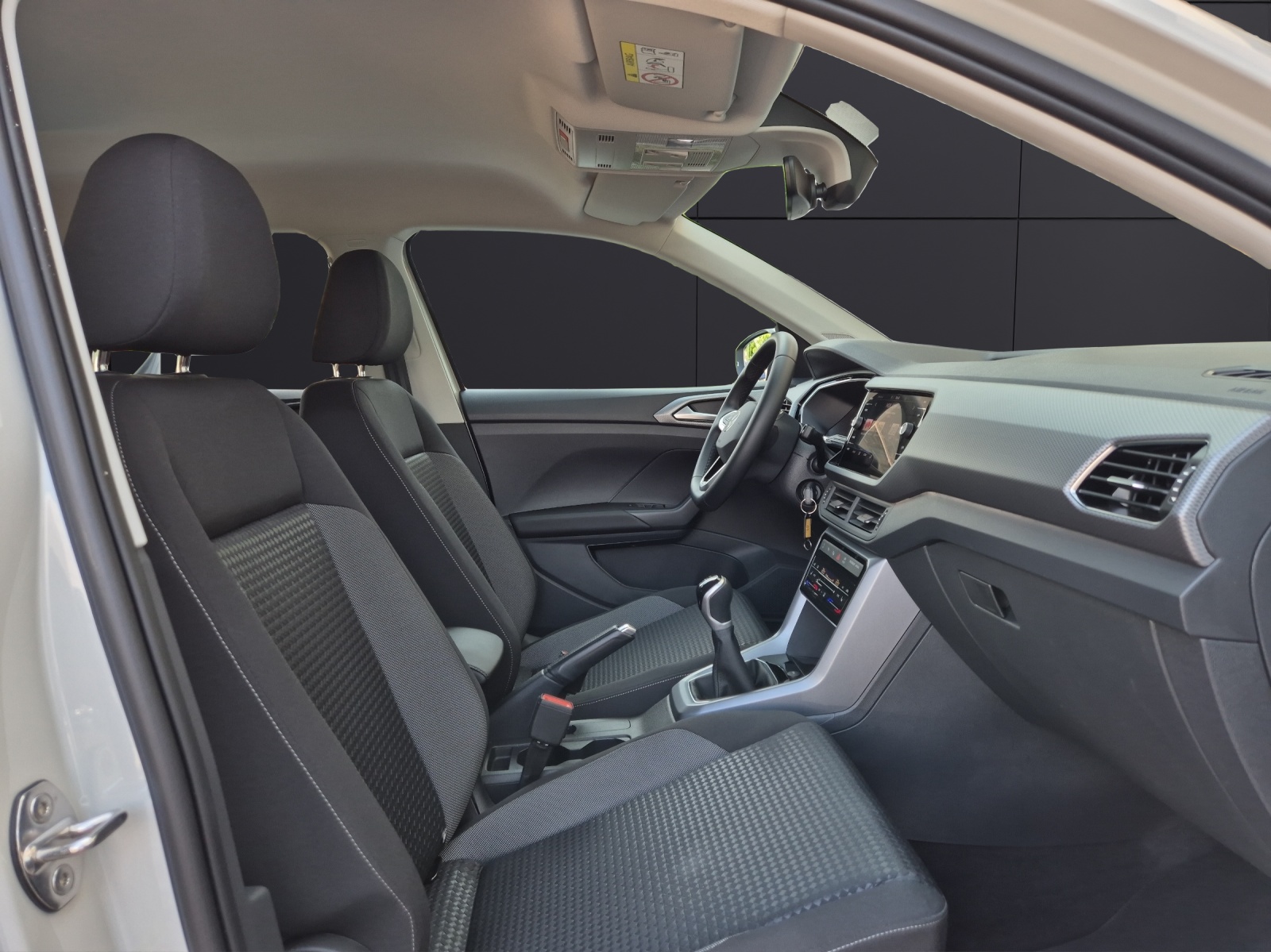 Fahrzeugabbildung Volkswagen T-Cross TSI Active Navi Climatronic Park-Assist SH LM