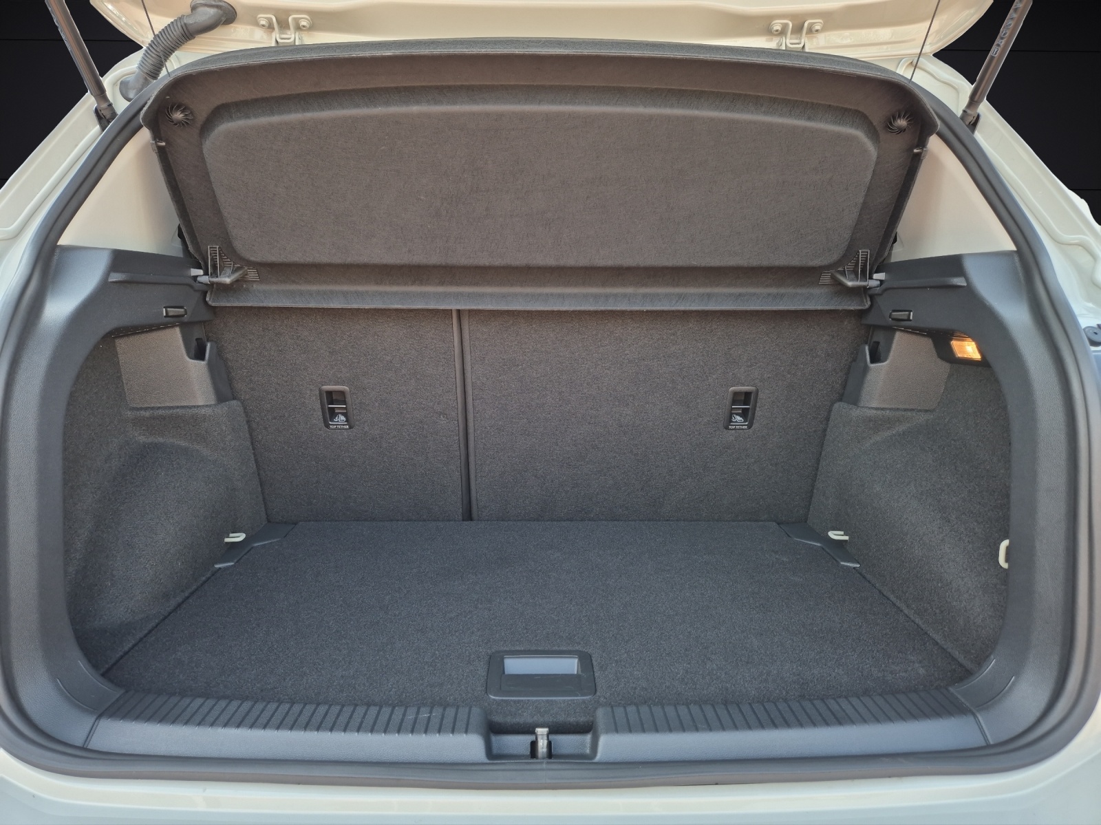 Fahrzeugabbildung Volkswagen T-Cross TSI Active Navi Climatronic Park-Assist SH LM