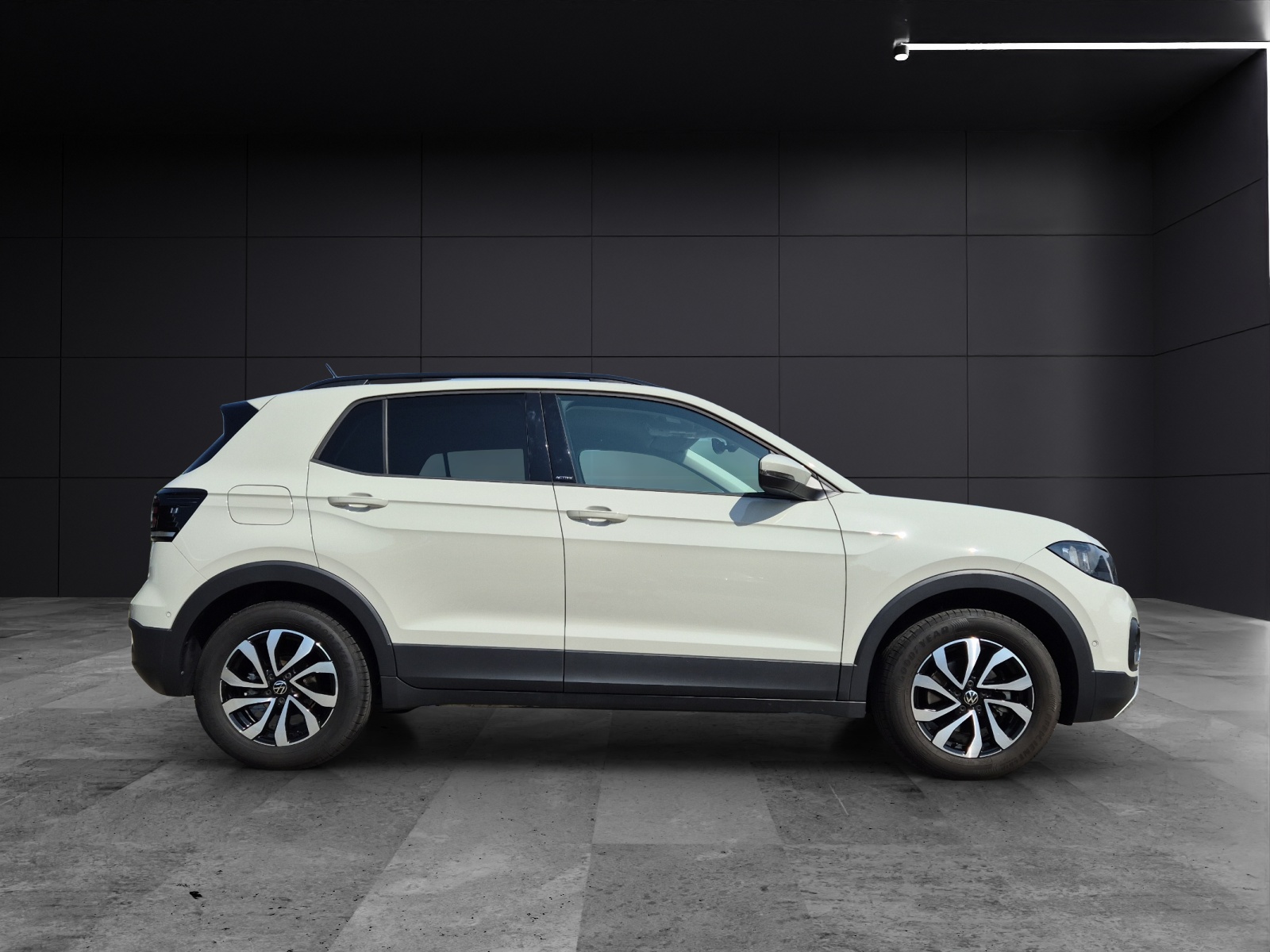 Fahrzeugabbildung Volkswagen T-Cross TSI Active Navi Climatronic Park-Assist SH LM