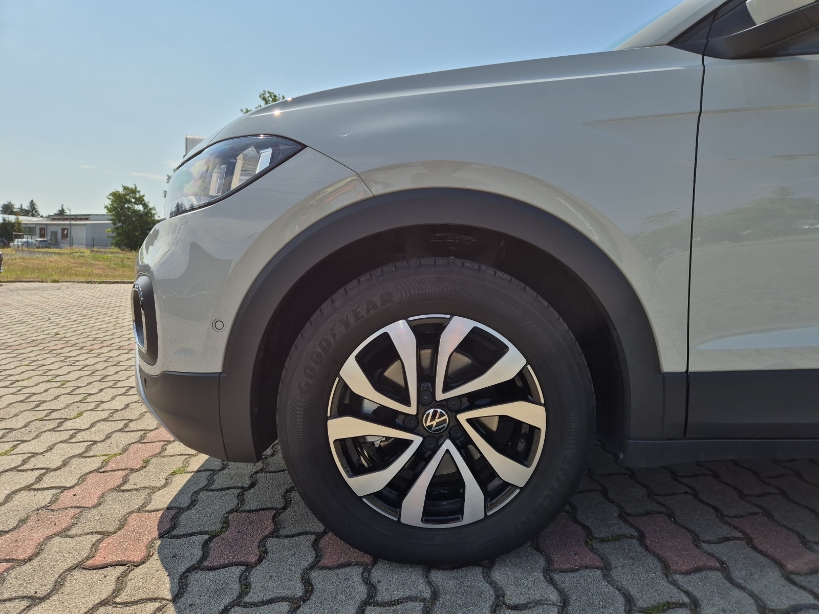 Fahrzeugabbildung Volkswagen T-Cross TSI Active Navi Climatronic Park-Assist SH LM