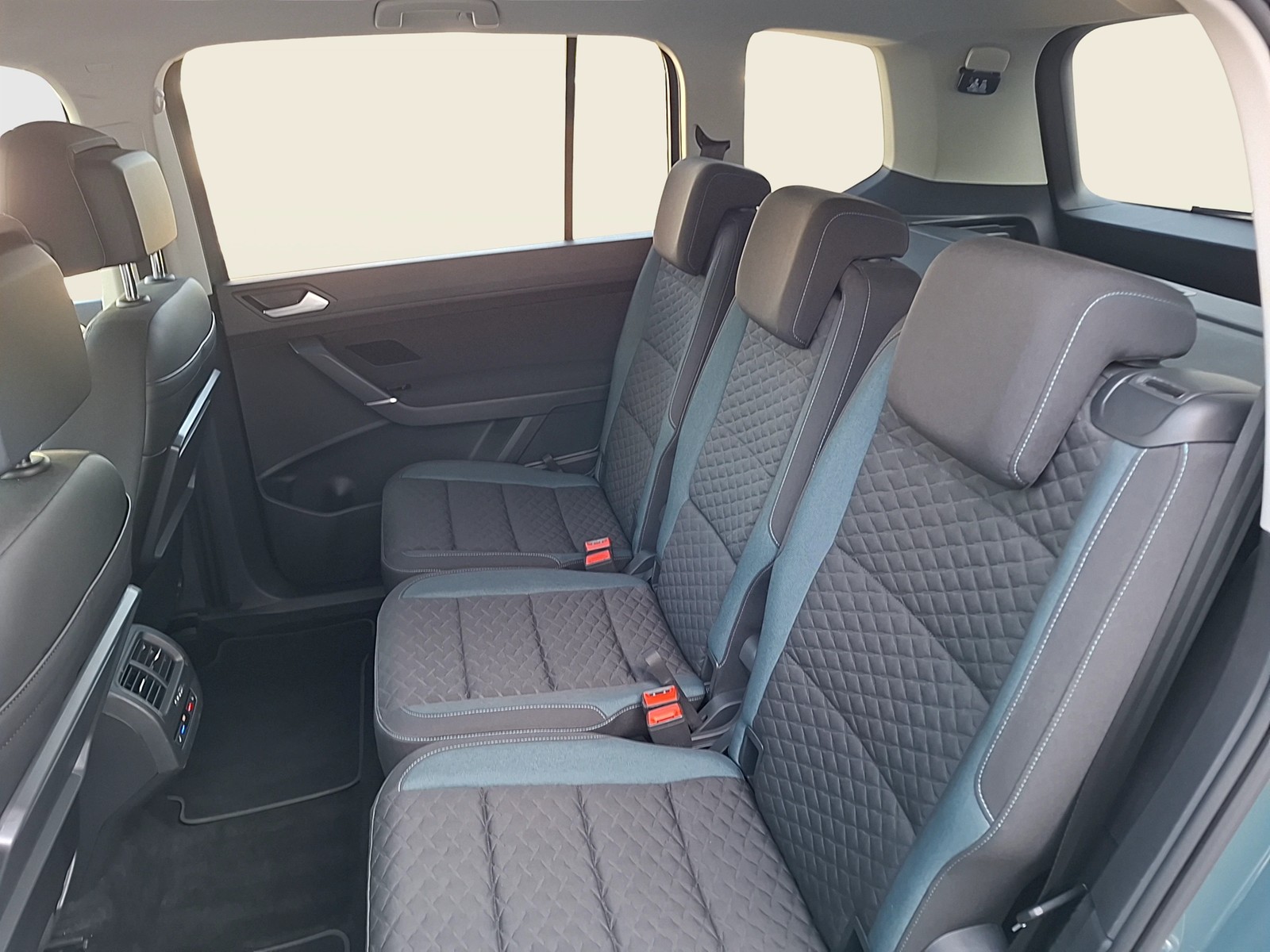 Fahrzeugabbildung Volkswagen Touran TDI IQ.Drive DSG Standhzg. AHK 7-Si Navi ACC RFK SH