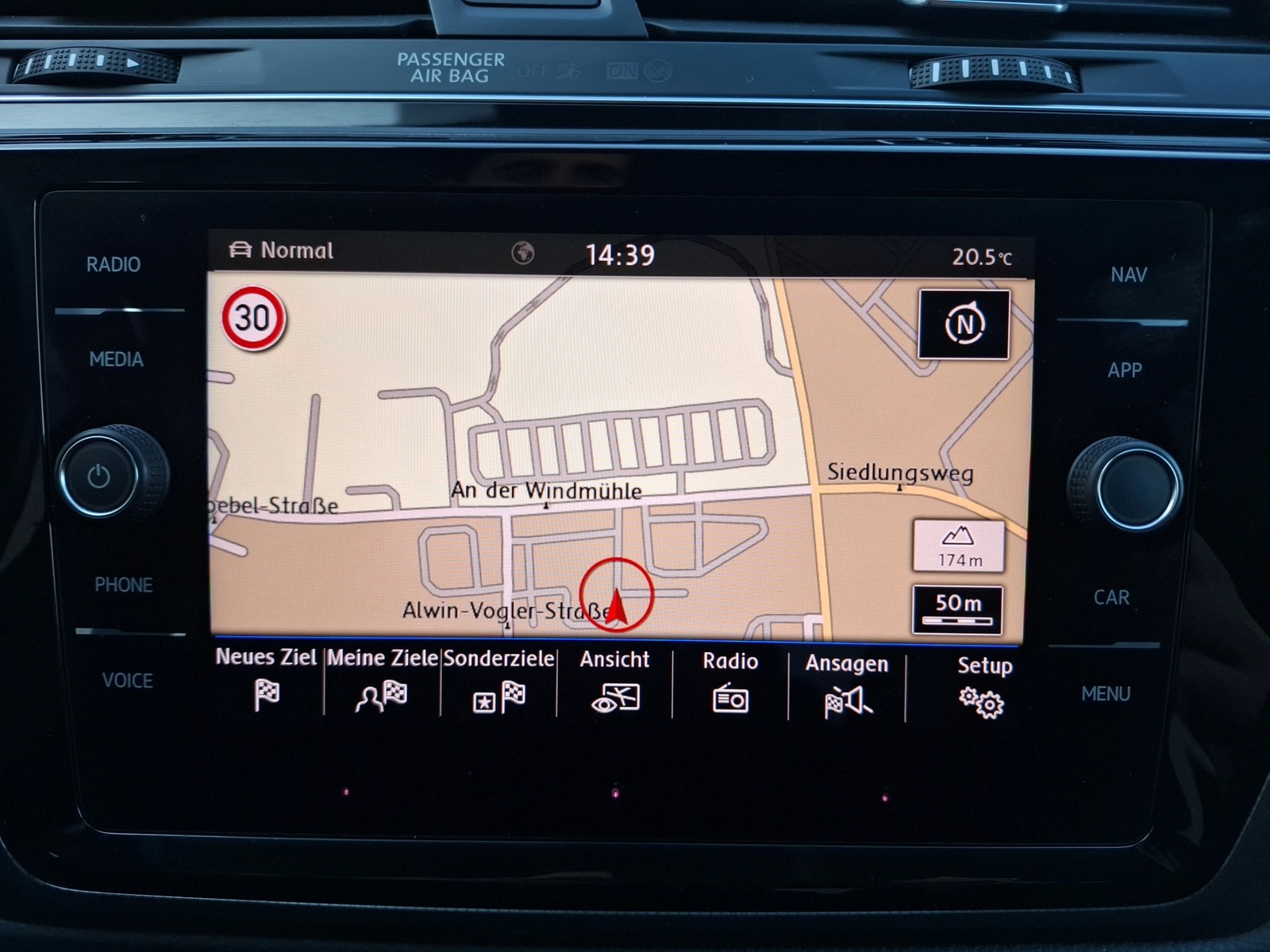 Fahrzeugabbildung Volkswagen Touran TDI IQ.Drive DSG Standhzg. AHK 7-Si Navi ACC RFK SH