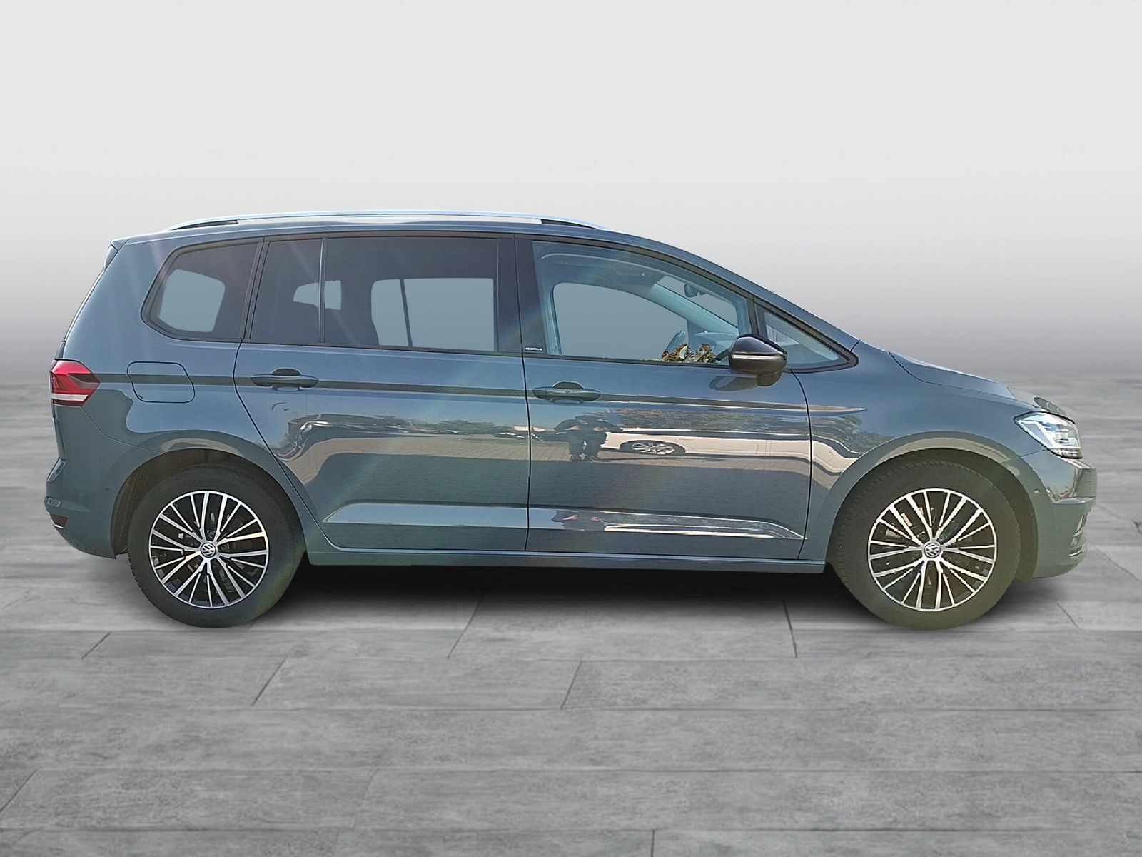 Fahrzeugabbildung Volkswagen Touran TDI IQ.Drive DSG Standhzg. AHK 7-Si Navi ACC RFK SH