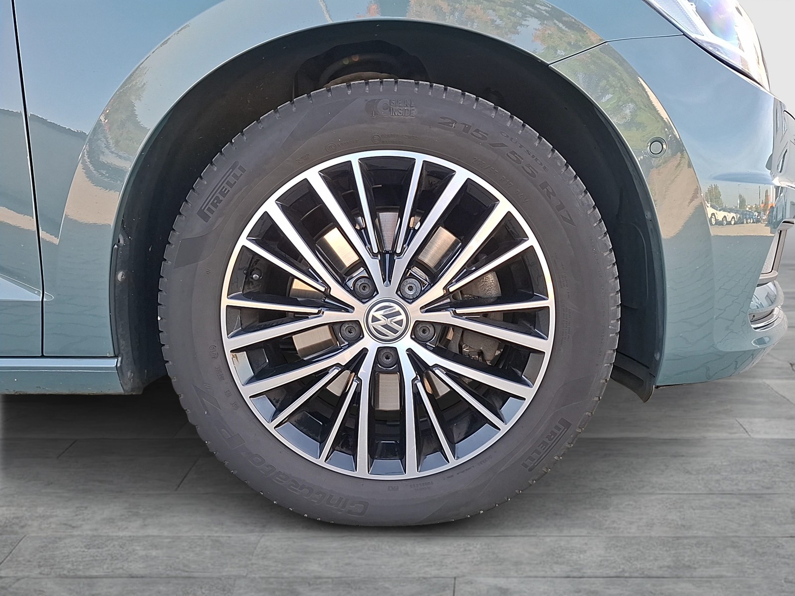 Fahrzeugabbildung Volkswagen Touran TDI IQ.Drive DSG Standhzg. AHK 7-Si Navi ACC RFK SH