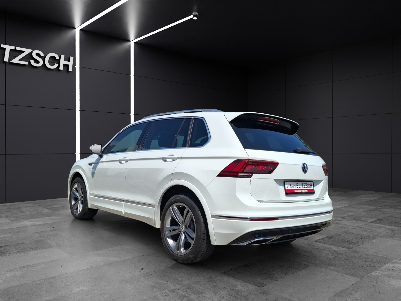 Fahrzeugabbildung Volkswagen Tiguan TSI R-Line DSG 4M LED AHK Navi Pano HUD AID ACC RFK SH