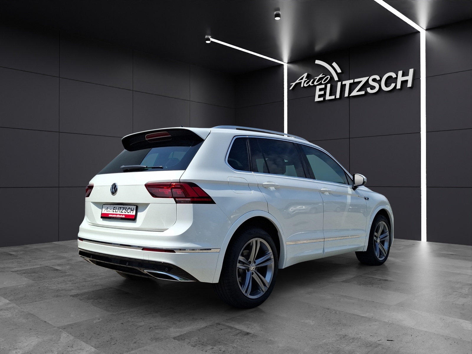 Fahrzeugabbildung Volkswagen Tiguan TSI R-Line DSG 4M LED AHK Navi Pano HUD AID ACC RFK SH