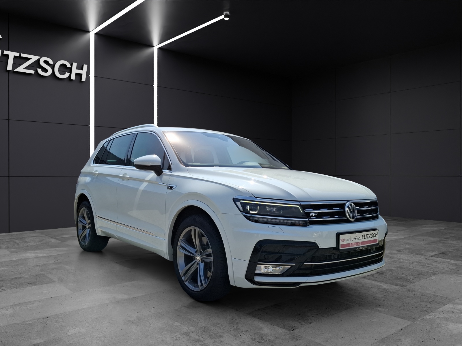 Fahrzeugabbildung Volkswagen Tiguan TSI R-Line DSG 4M LED AHK Navi Pano HUD AID ACC RFK SH