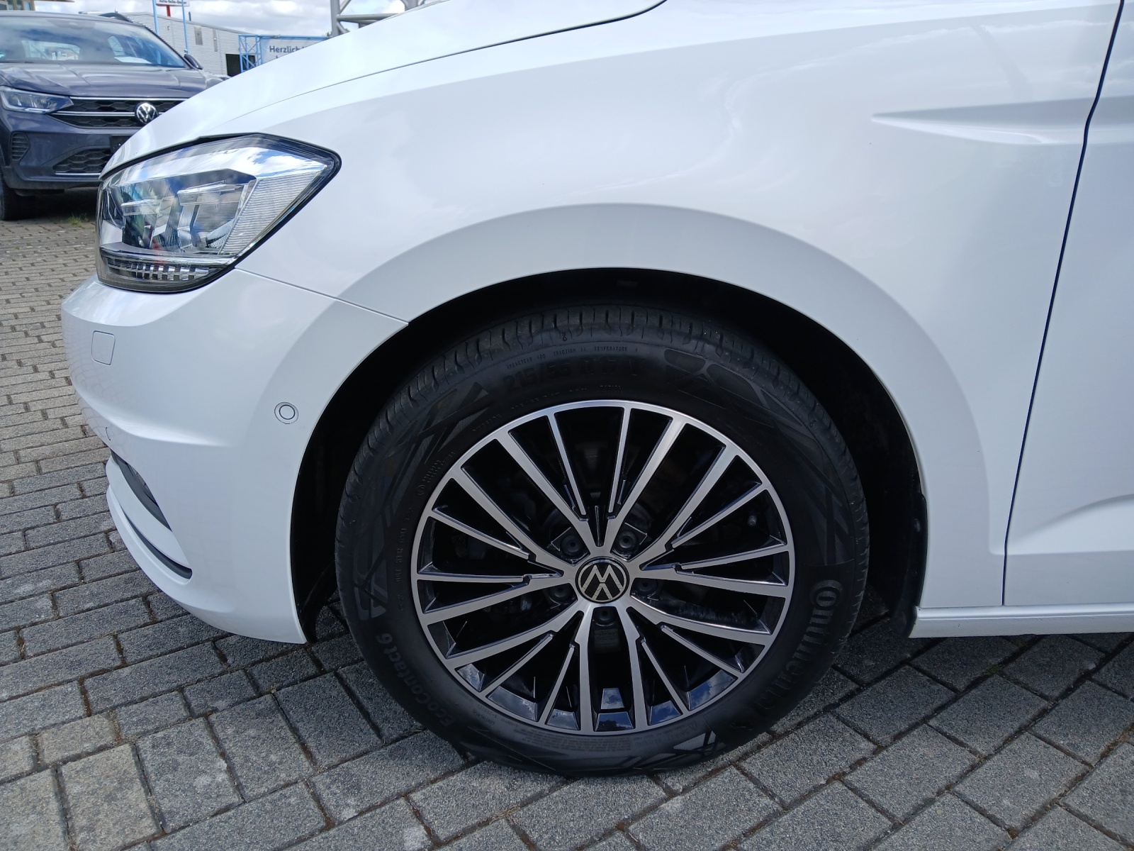 Fahrzeugabbildung Volkswagen Touran TDI Highline DSG AHK Pano Kamera