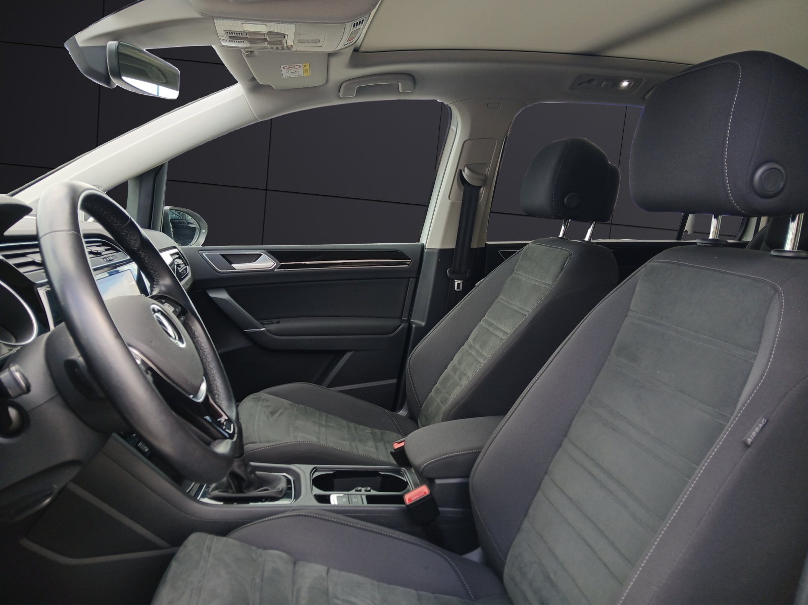 Fahrzeugabbildung Volkswagen Touran TDI Highline DSG AHK Pano Kamera