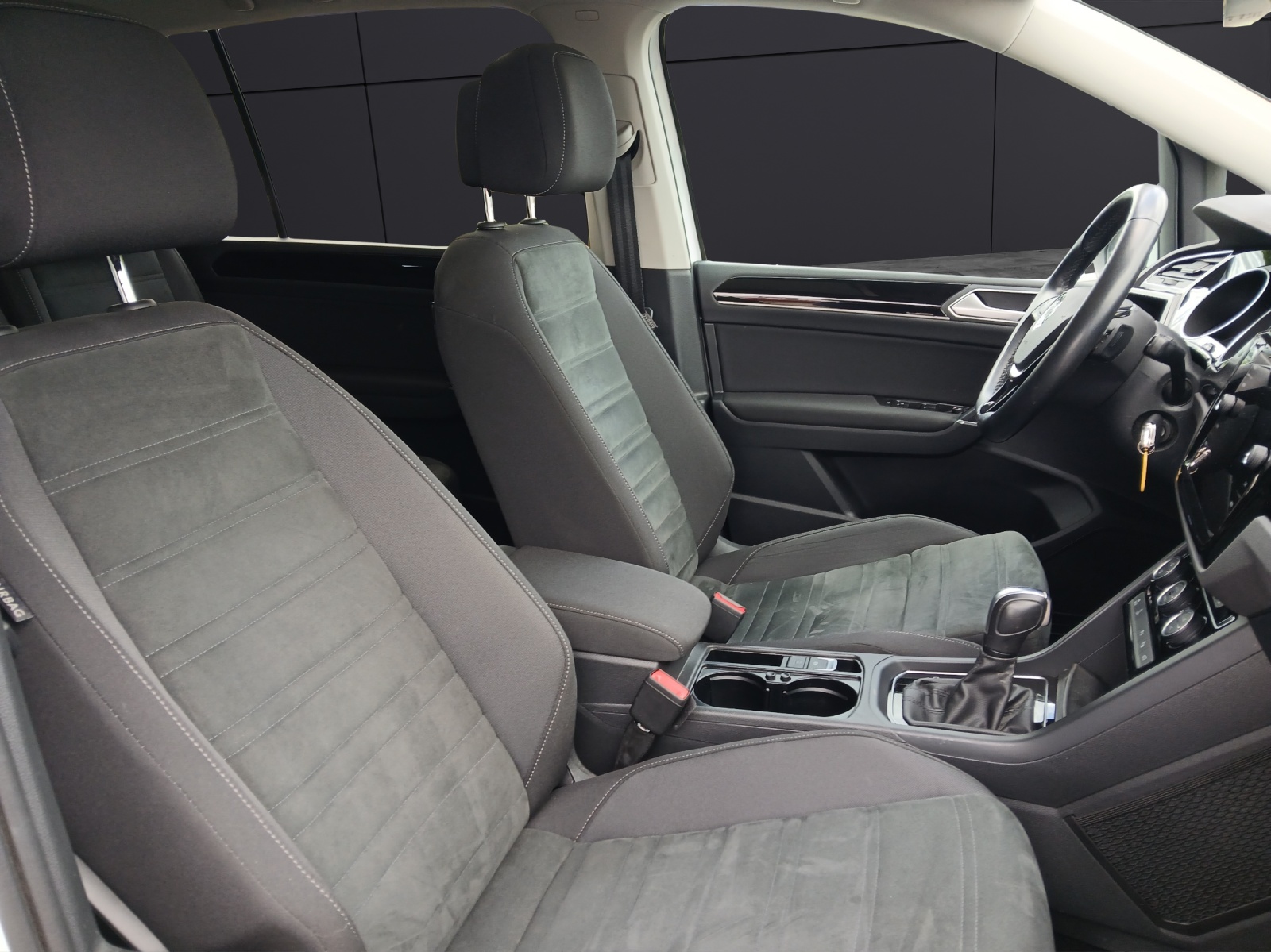 Fahrzeugabbildung Volkswagen Touran TDI Highline DSG AHK Pano Kamera