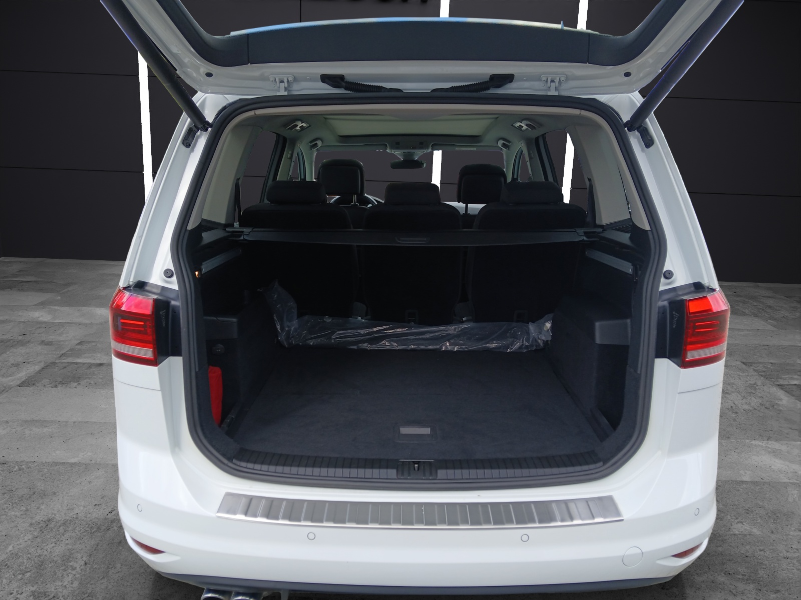 Fahrzeugabbildung Volkswagen Touran TDI Highline DSG AHK Pano Kamera
