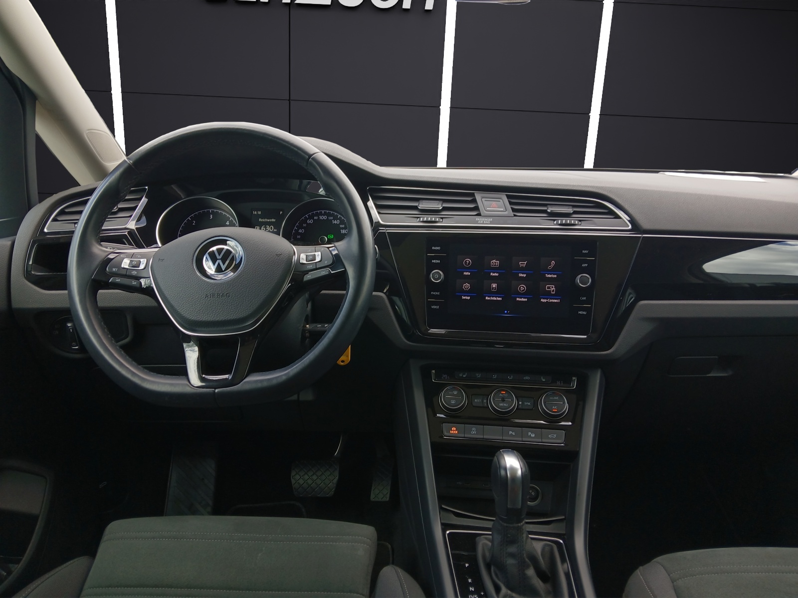 Fahrzeugabbildung Volkswagen Touran TDI Highline DSG AHK Pano Kamera