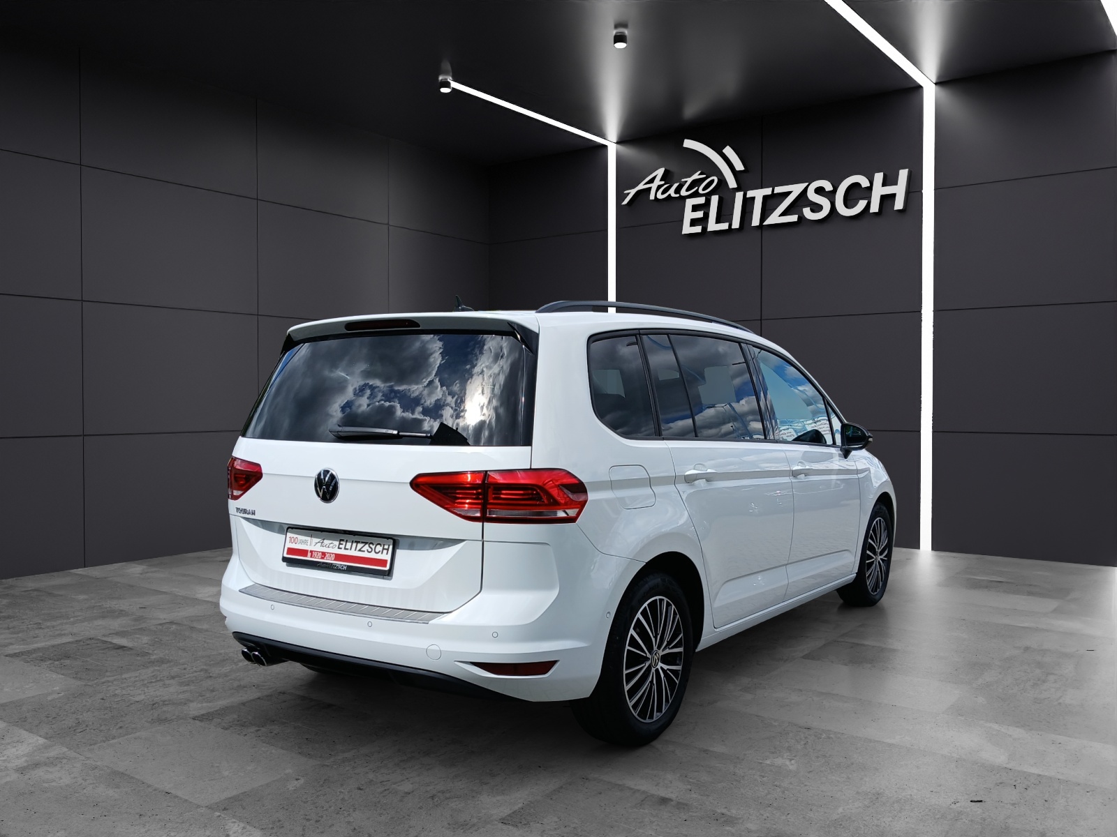 Fahrzeugabbildung Volkswagen Touran TDI Highline DSG AHK Pano Kamera