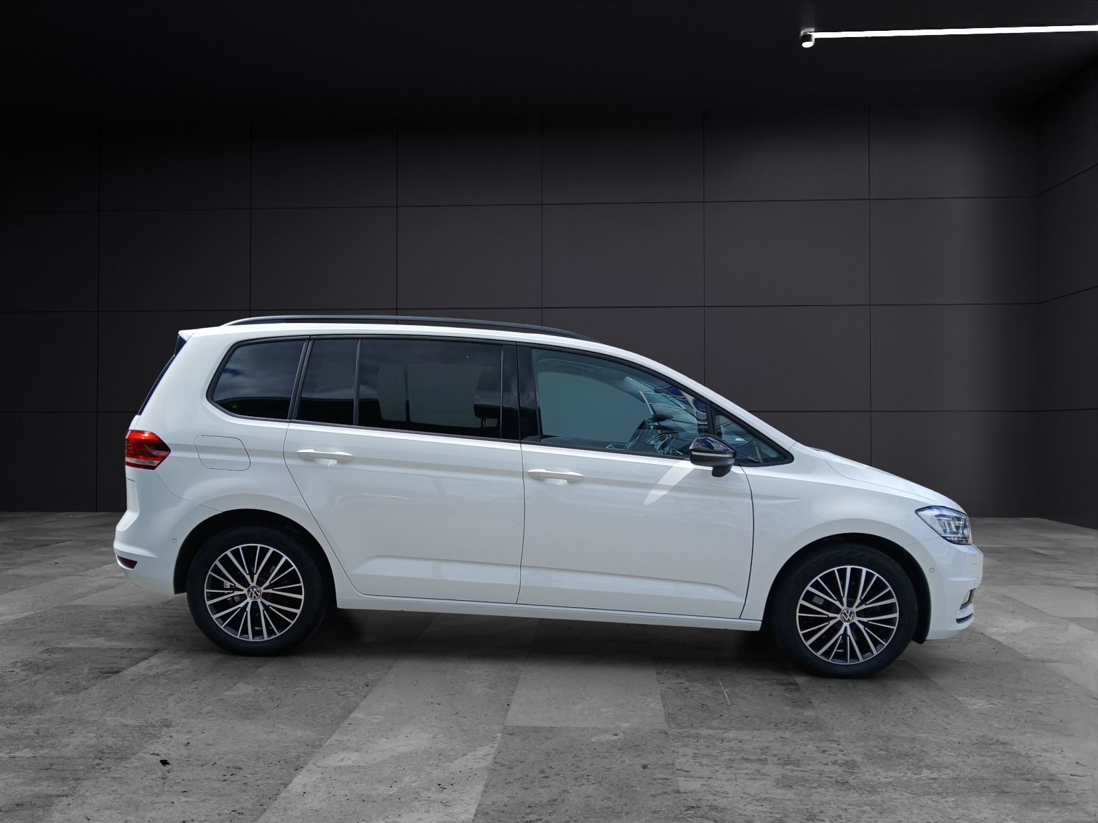 Fahrzeugabbildung Volkswagen Touran TDI Highline DSG AHK Pano Kamera