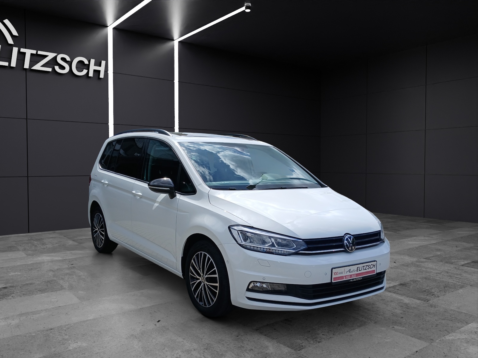 Fahrzeugabbildung Volkswagen Touran TDI Highline DSG AHK Pano Kamera