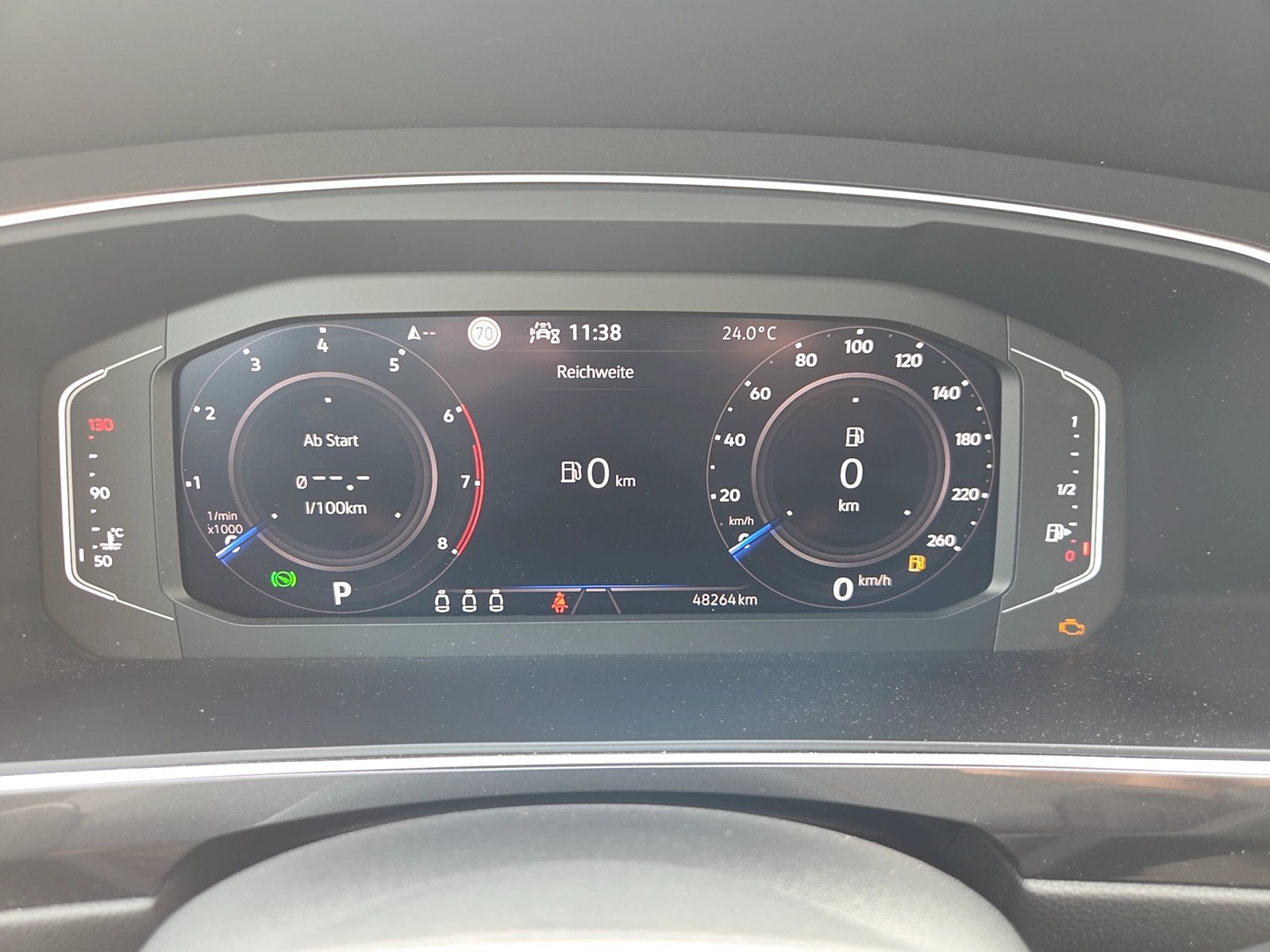 Fahrzeugabbildung Volkswagen Tiguan Allspace TSI Life DSG LED Navi ACC AHK Pano RFK