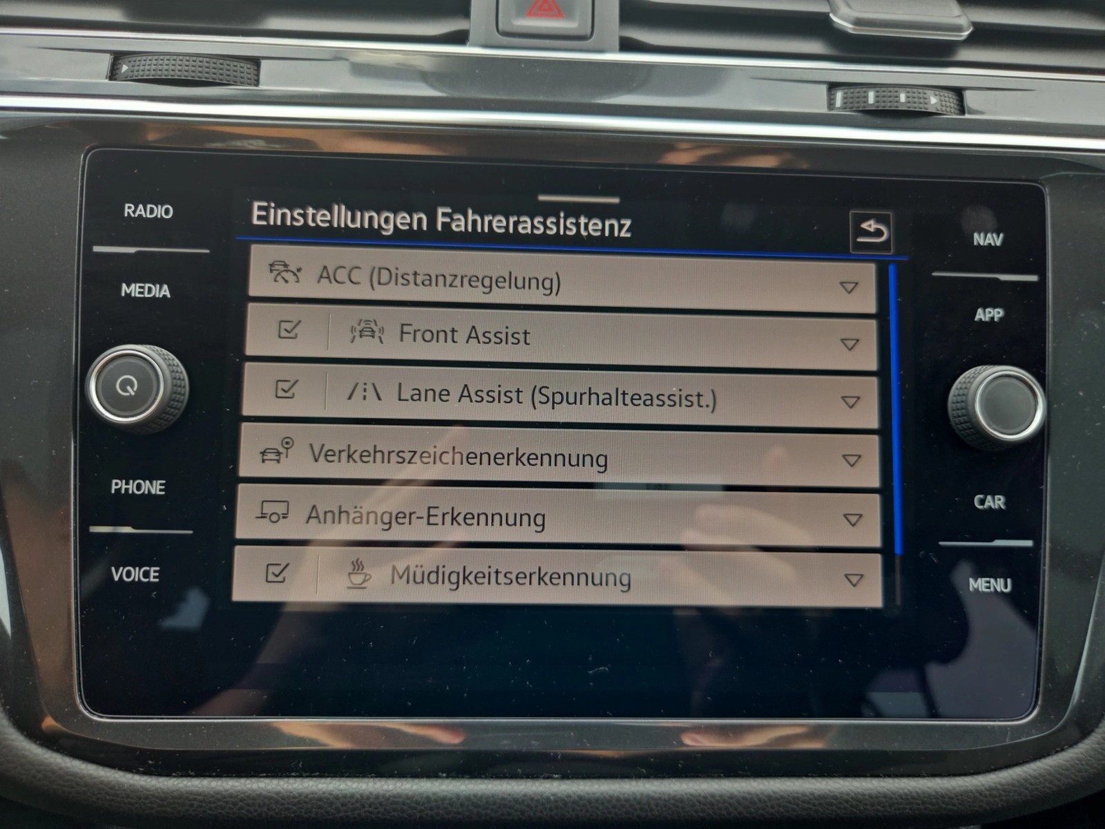 Fahrzeugabbildung Volkswagen Tiguan Allspace TSI Life DSG LED Navi ACC AHK Pano RFK