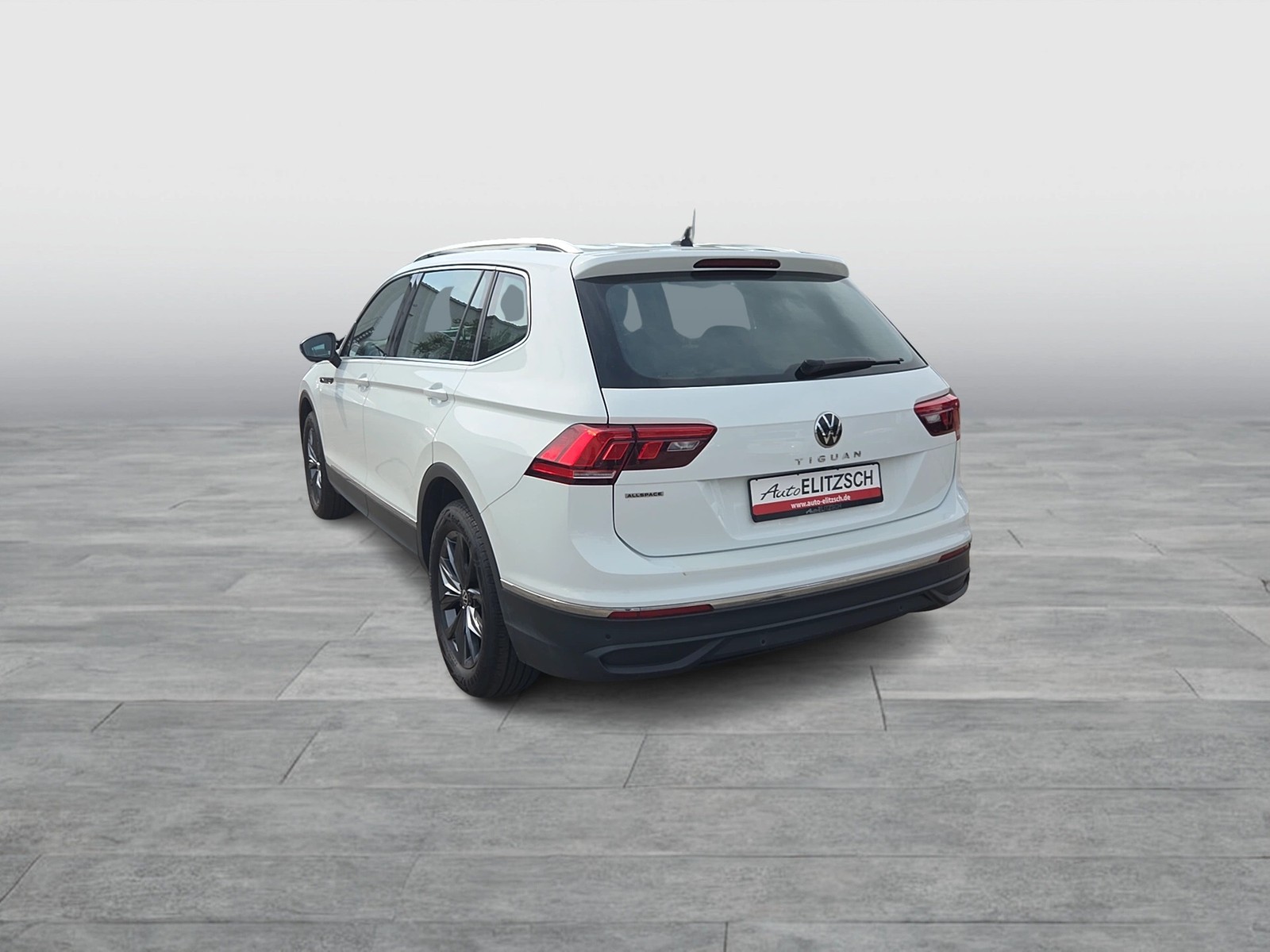 Fahrzeugabbildung Volkswagen Tiguan Allspace TSI Life DSG LED Navi ACC AHK Pano RFK