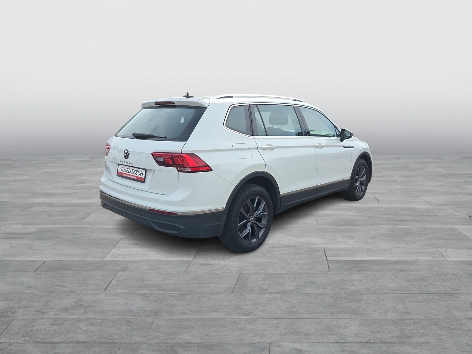 Fahrzeugabbildung Volkswagen Tiguan Allspace TSI Life DSG LED Navi ACC AHK Pano RFK