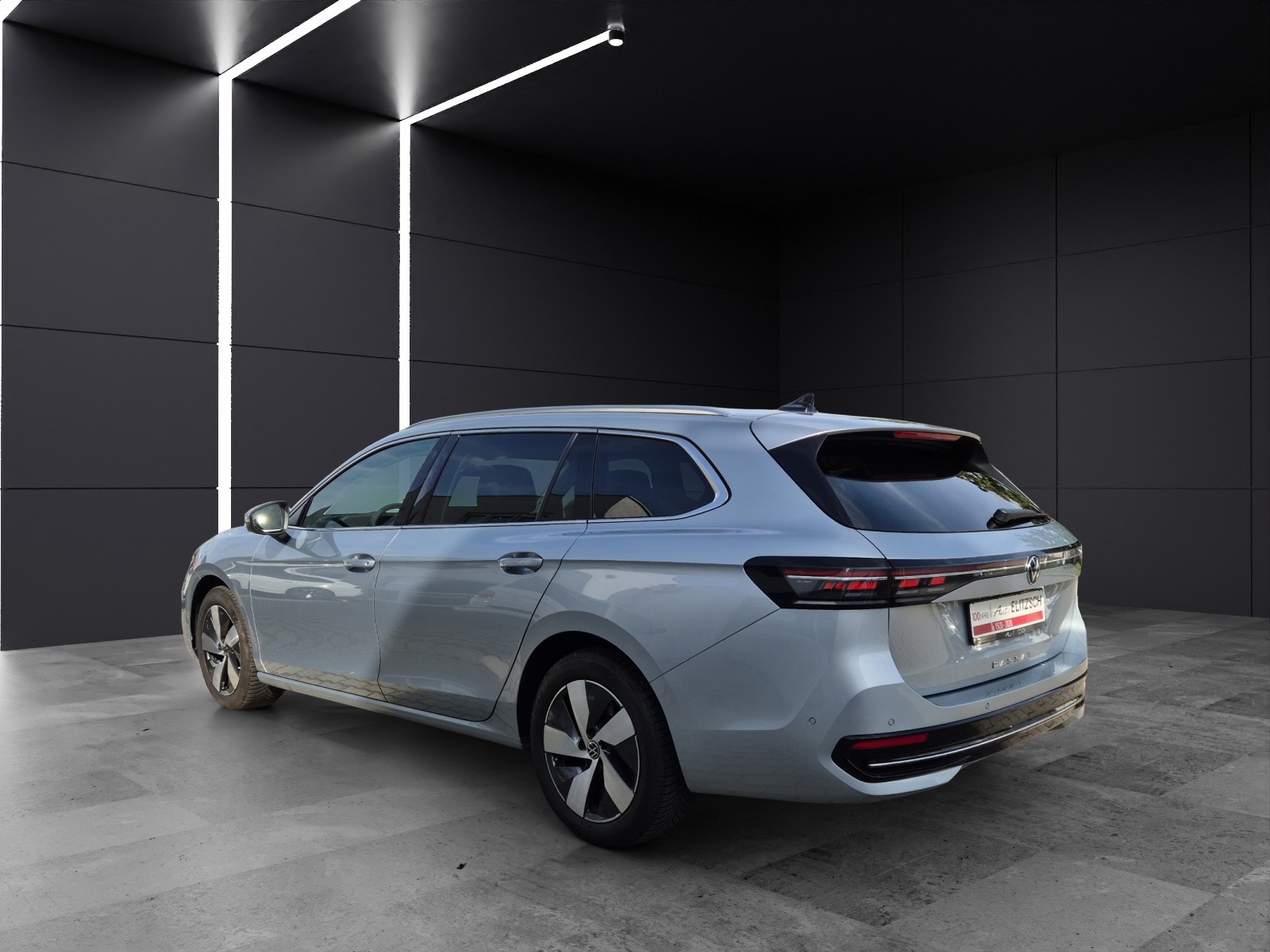 Fahrzeugabbildung Volkswagen Passat TDI Elegance DSG Matrix STH AHK Navi Pano Leder HUD AID ACC 360°