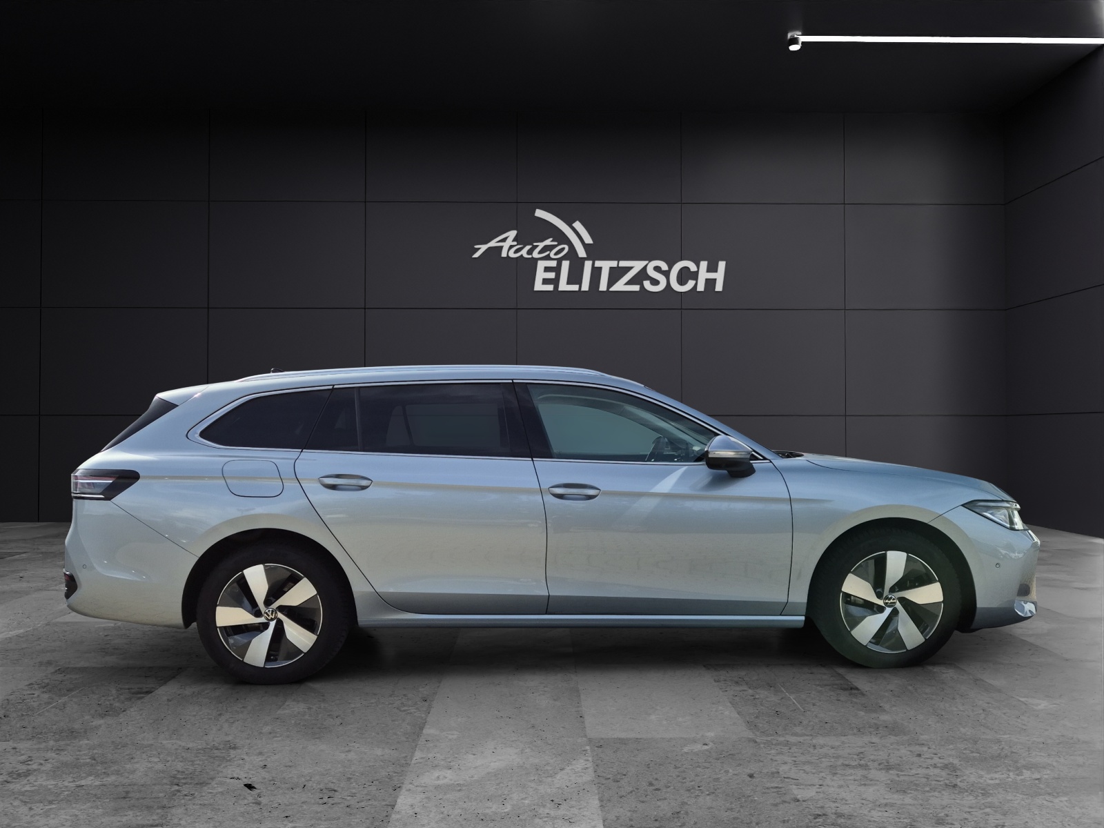 Fahrzeugabbildung Volkswagen Passat TDI Elegance DSG Matrix STH AHK Navi Pano Leder HUD AID ACC 360°