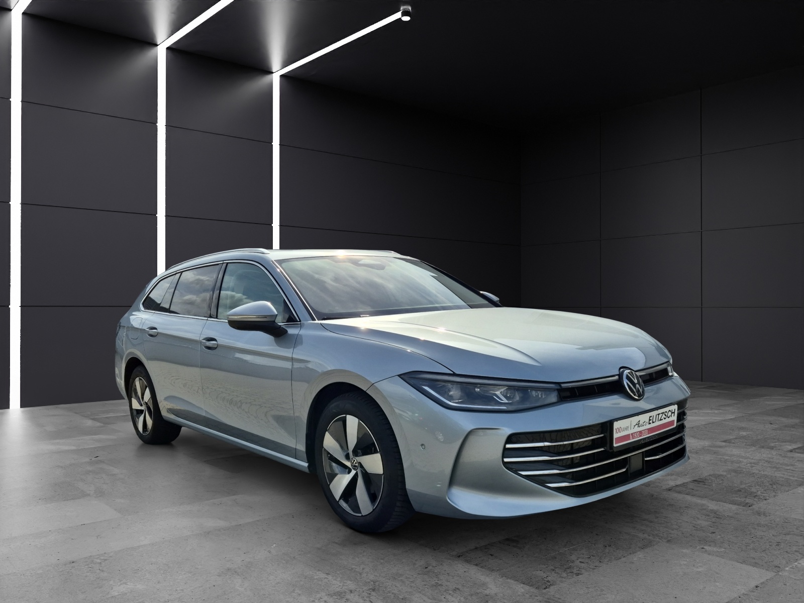 Fahrzeugabbildung Volkswagen Passat TDI Elegance DSG Matrix STH AHK Navi Pano Leder HUD AID ACC 360°