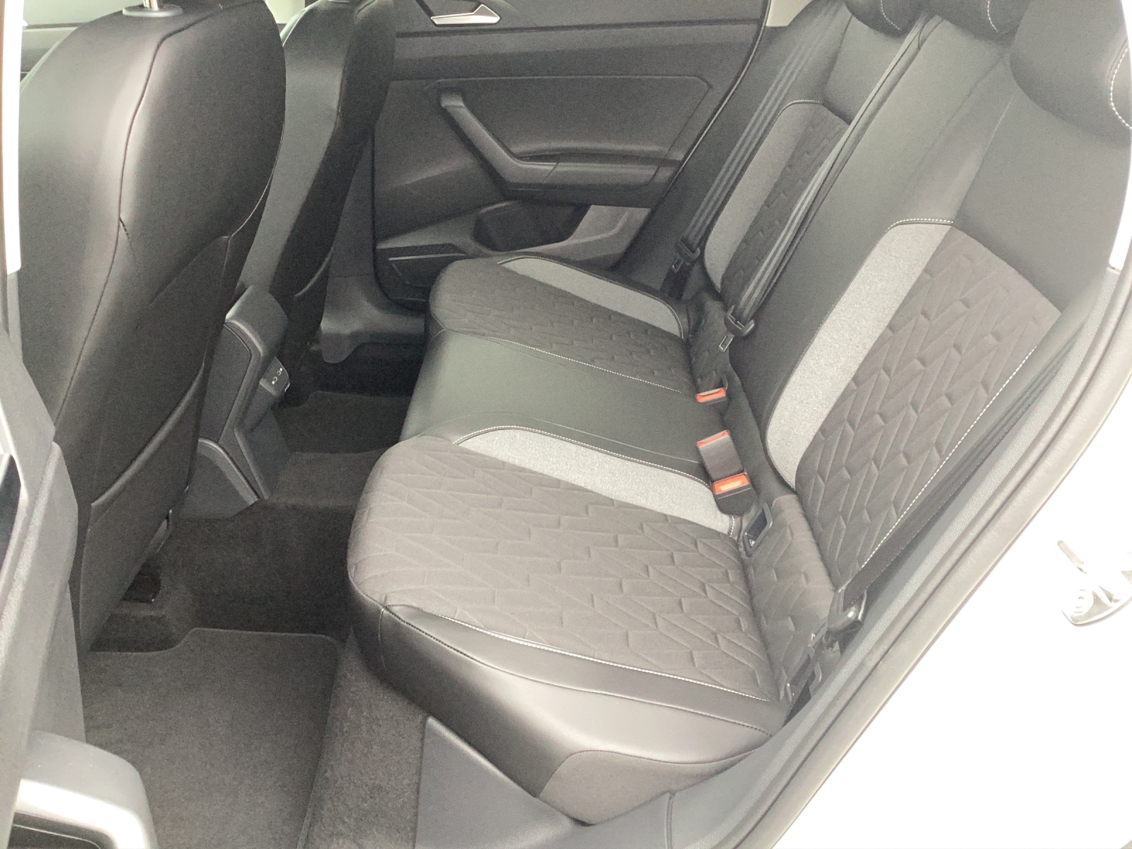 Fahrzeugabbildung Volkswagen Taigo Energy LED DAB ACC