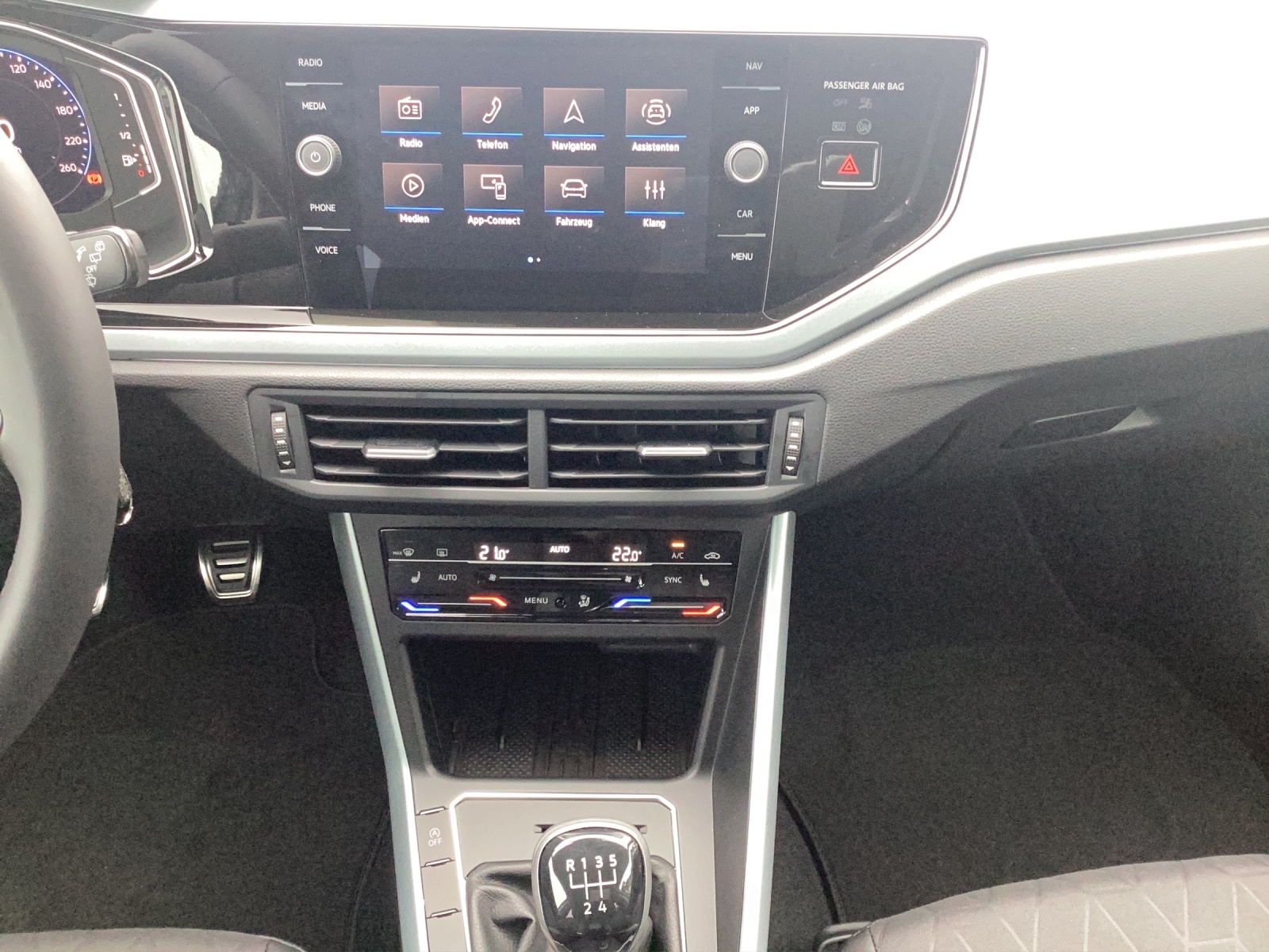 Fahrzeugabbildung Volkswagen Taigo Energy LED DAB ACC