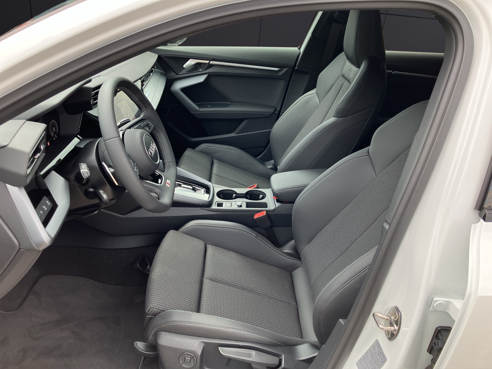 Fahrzeugabbildung Audi Audi A3 Sportback S line TFSI e 150 kW S tronic LED DAB MMI ACC