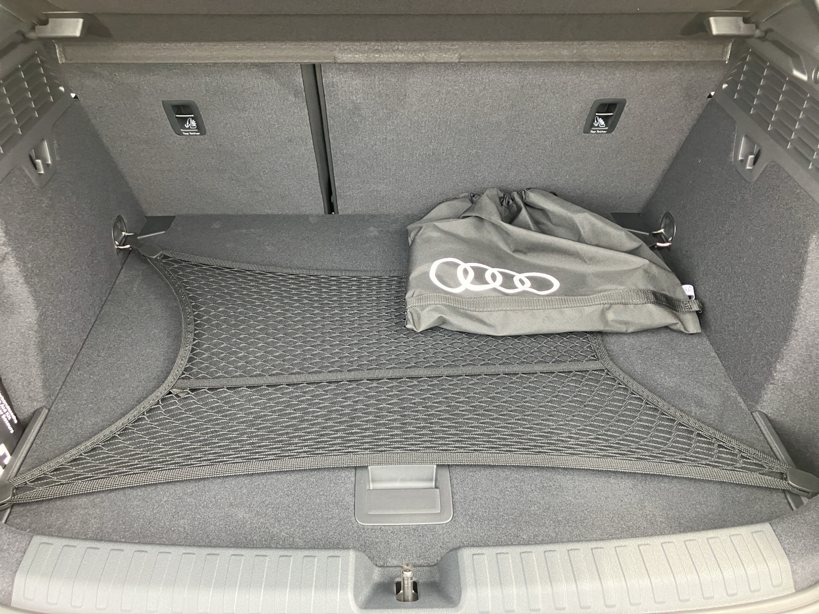 Fahrzeugabbildung Audi Audi A3 Sportback S line TFSI e 150 kW S tronic LED DAB MMI ACC