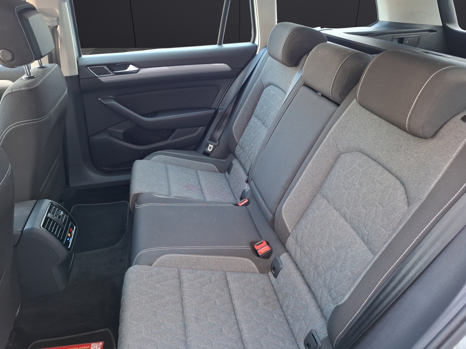 Fahrzeugabbildung Volkswagen Passat Variant TDI Business DSG Matrix AHK Navi AID ACC RFK SH