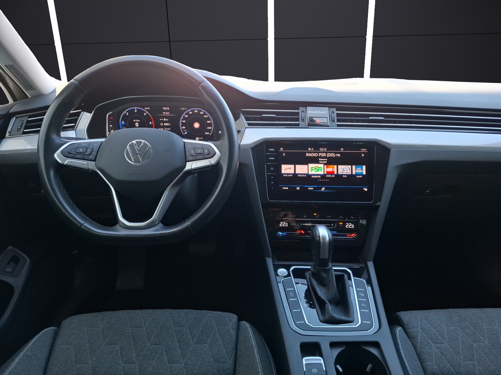 Fahrzeugabbildung Volkswagen Passat Variant TDI Business DSG Matrix AHK Navi AID ACC RFK SH