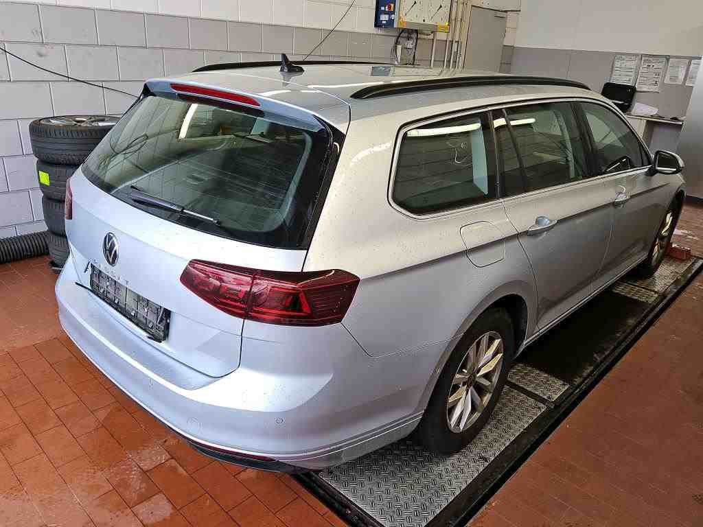 Fahrzeugabbildung Volkswagen Passat Variant TDI Business DSG Matrix AHK Navi AID ACC RFK SH
