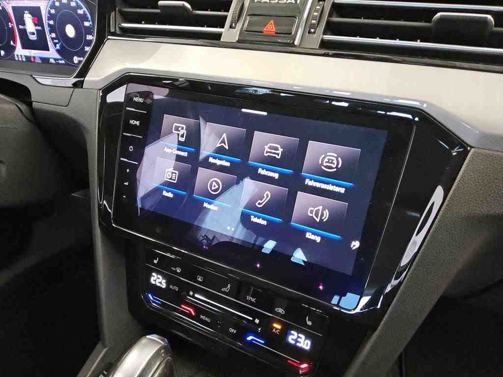 Fahrzeugabbildung Volkswagen Passat Variant TDI Business DSG Matrix AHK Navi AID ACC RFK SH