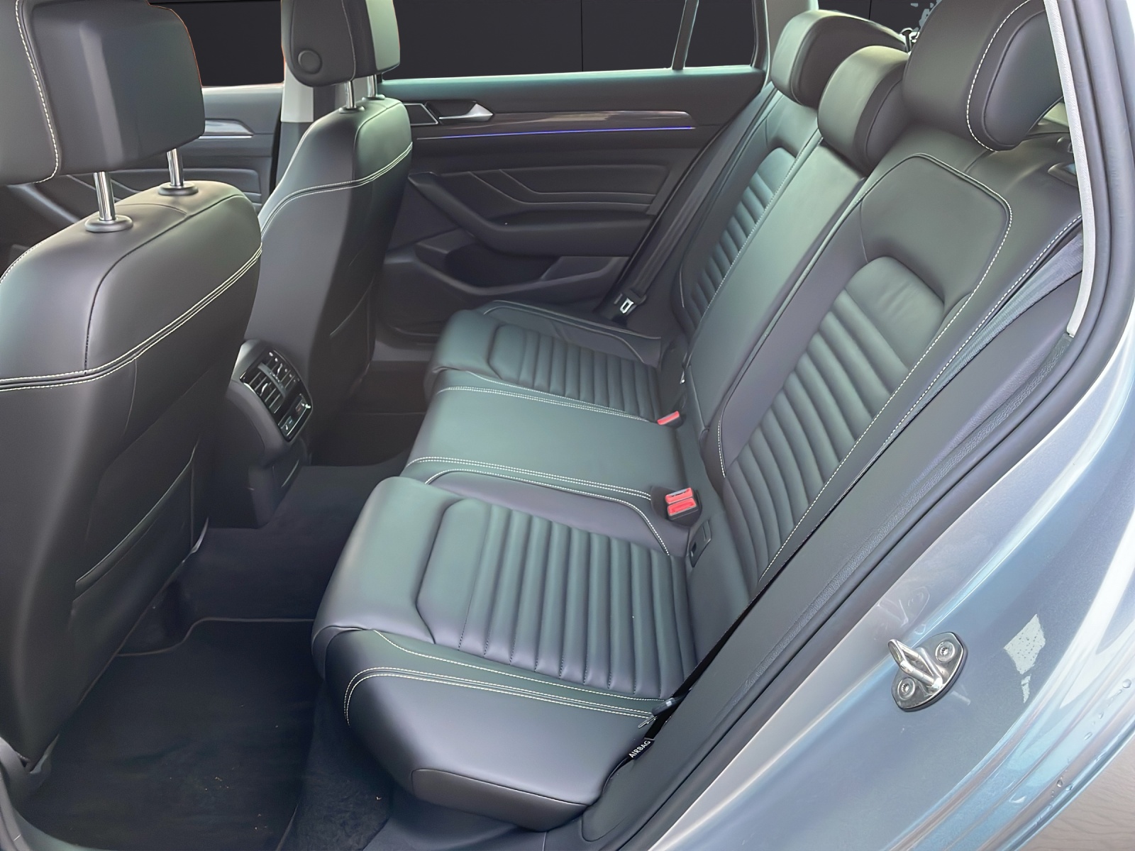 Fahrzeugabbildung Volkswagen Passat Variant GTE DSG IQ.Light ACC SH HuD 360° Ambiente Navi