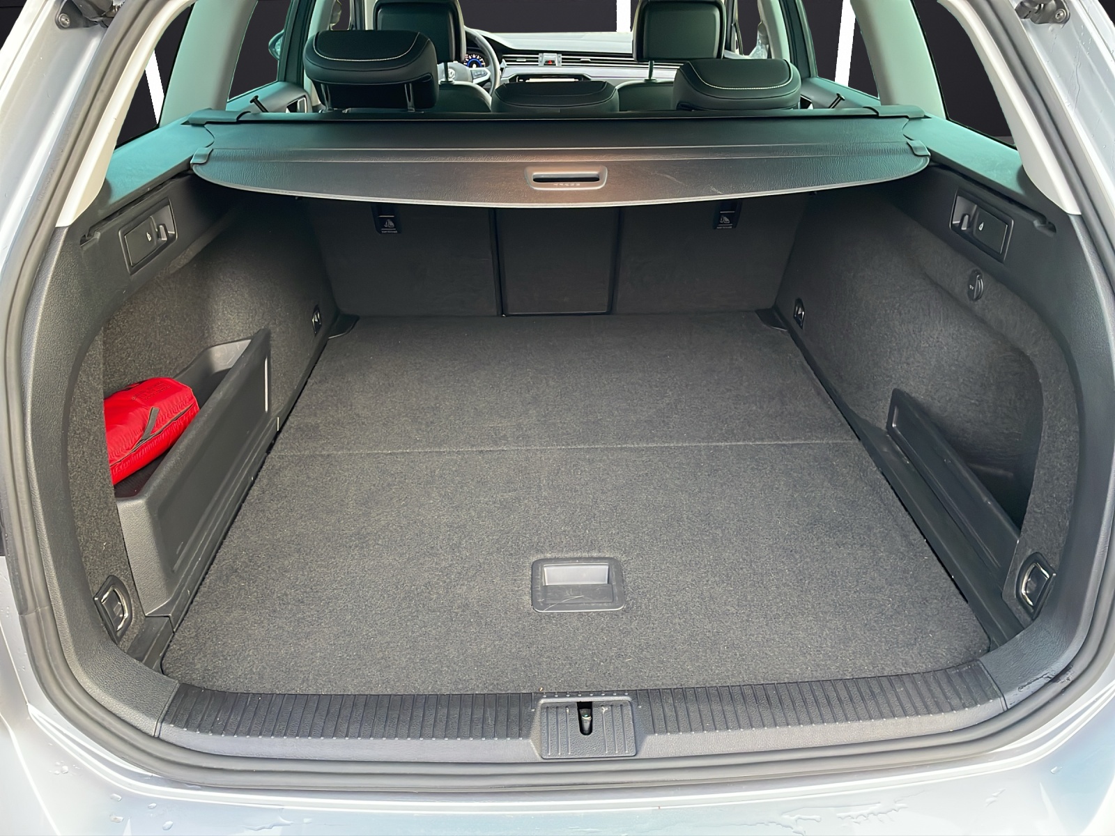 Fahrzeugabbildung Volkswagen Passat Variant GTE DSG IQ.Light ACC SH HuD 360° Ambiente Navi