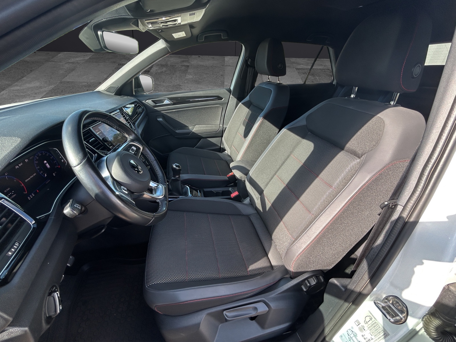 Fahrzeugabbildung Volkswagen T-Roc TSI Sport LED AHK Navi AID ACC RFK SH 18