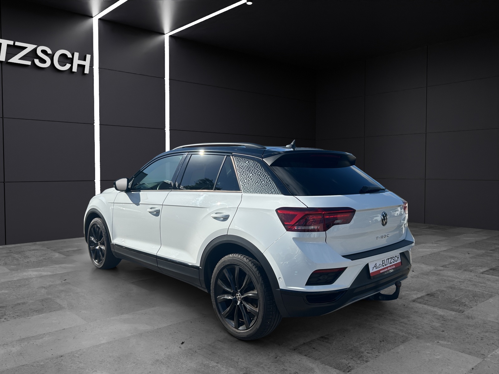Fahrzeugabbildung Volkswagen T-Roc TSI Sport LED AHK Navi AID ACC RFK SH 18