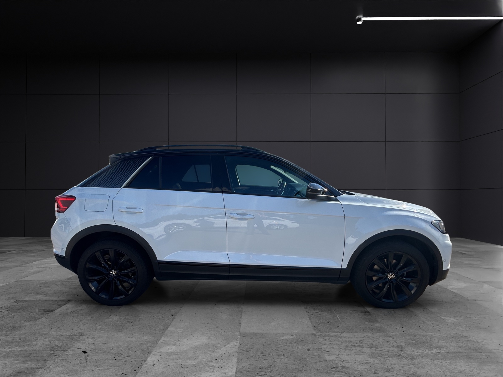 Fahrzeugabbildung Volkswagen T-Roc TSI Sport LED AHK Navi AID ACC RFK SH 18