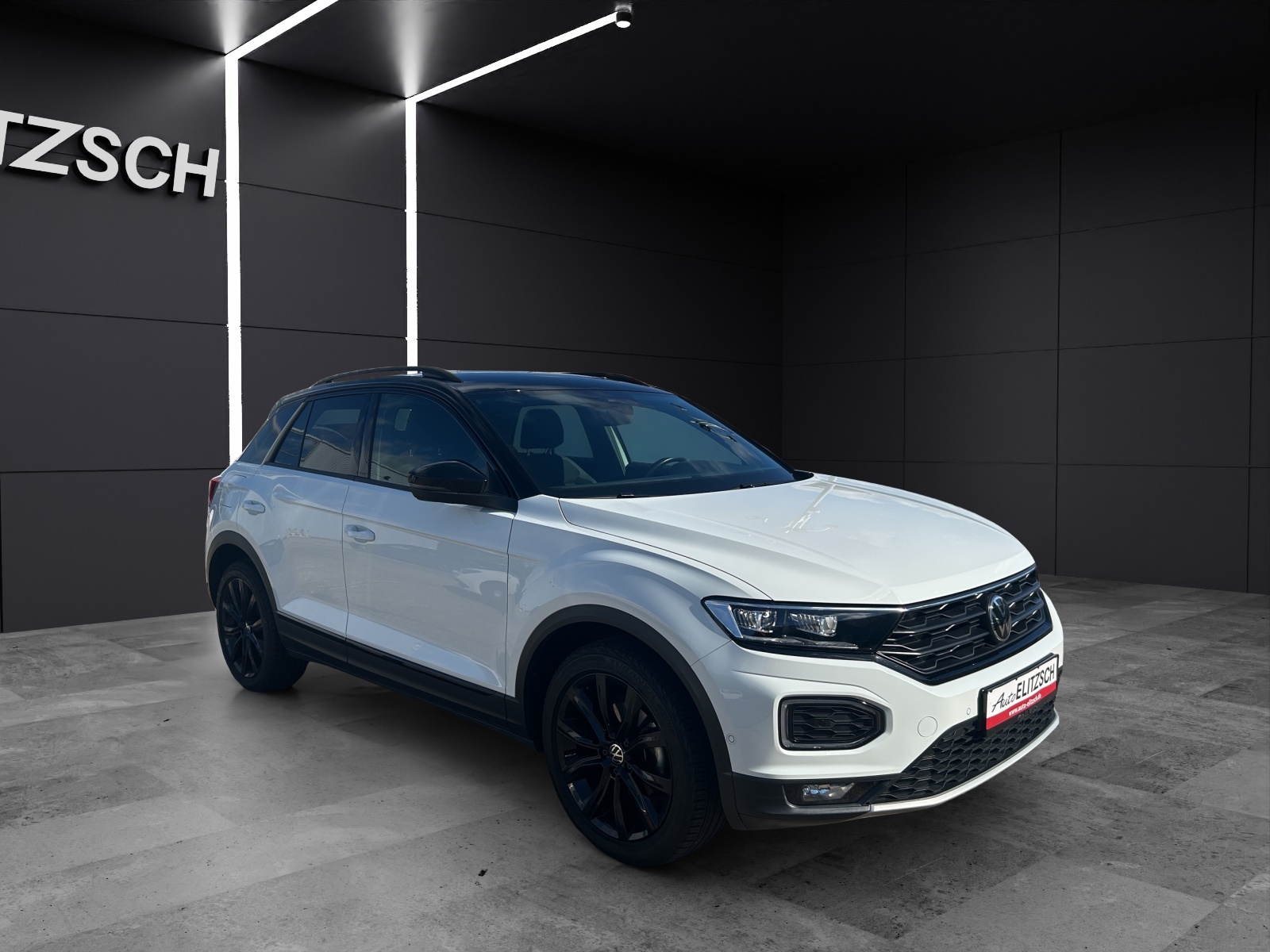 Fahrzeugabbildung Volkswagen T-Roc TSI Sport LED AHK Navi AID ACC RFK SH 18